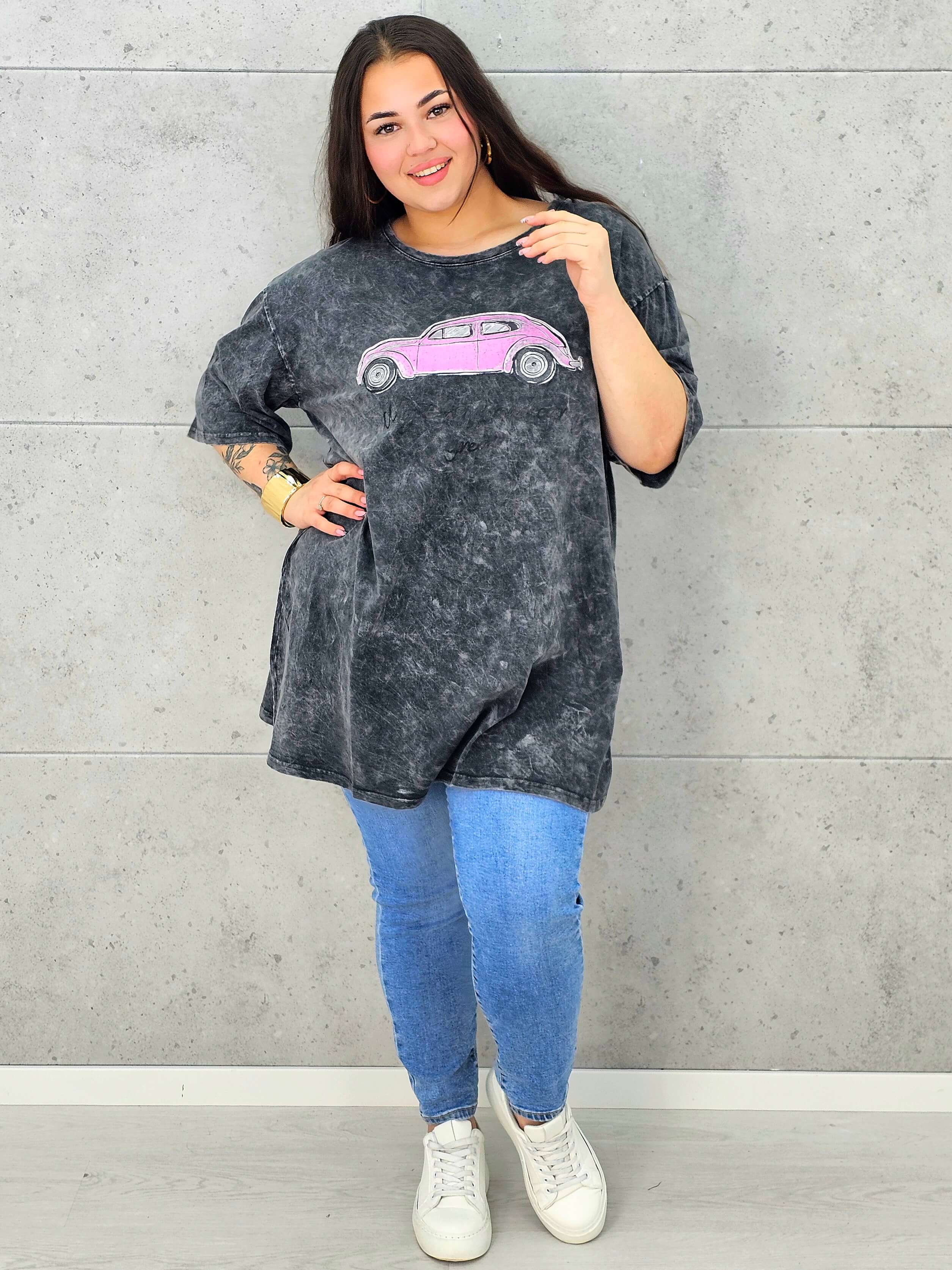 Bluzka plus size z motywem auta – wygoda i styl w jednym Stylowa XL