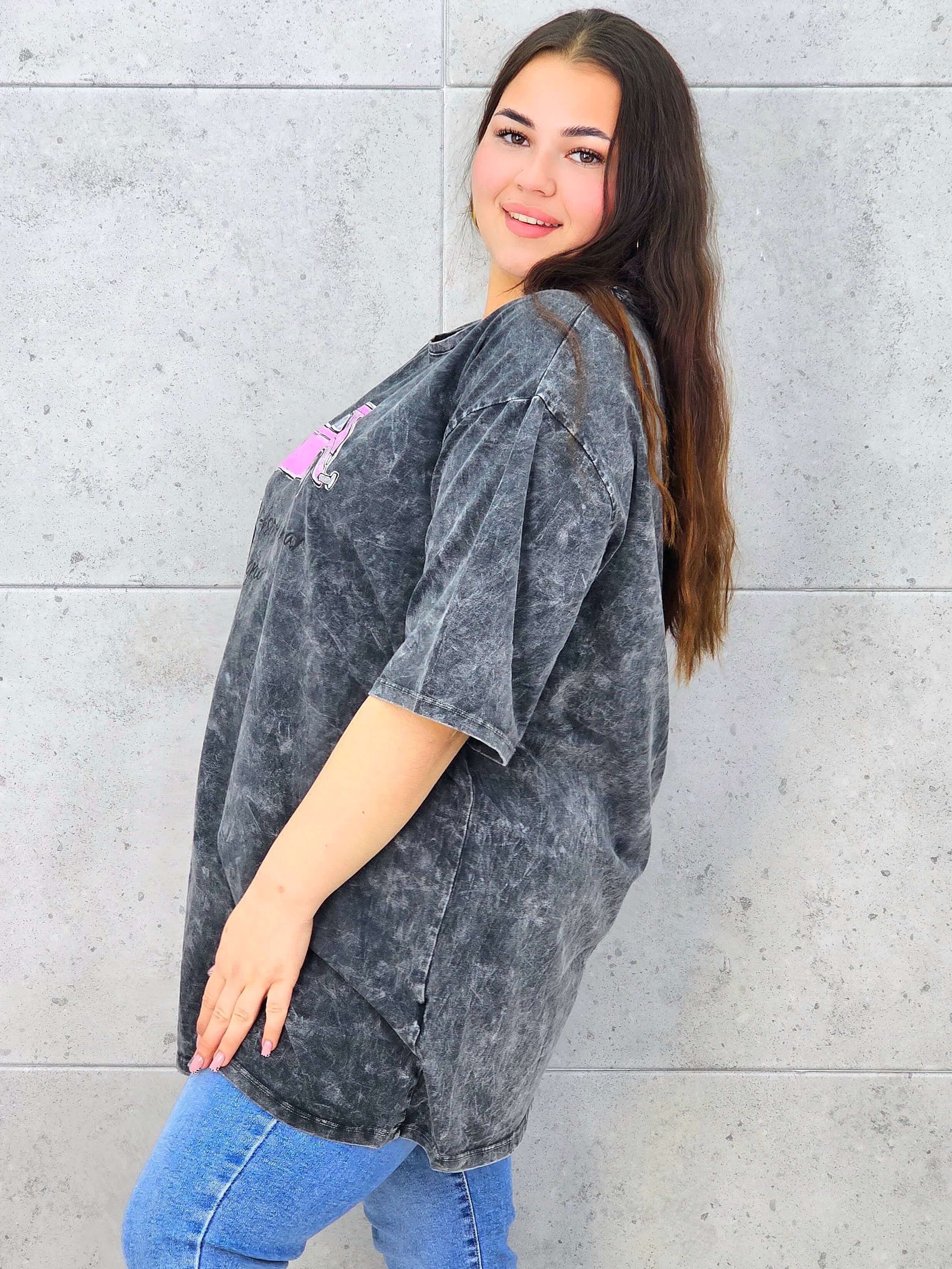 Bluzka plus size z motywem auta – wygoda i styl w jednym Stylowa XL