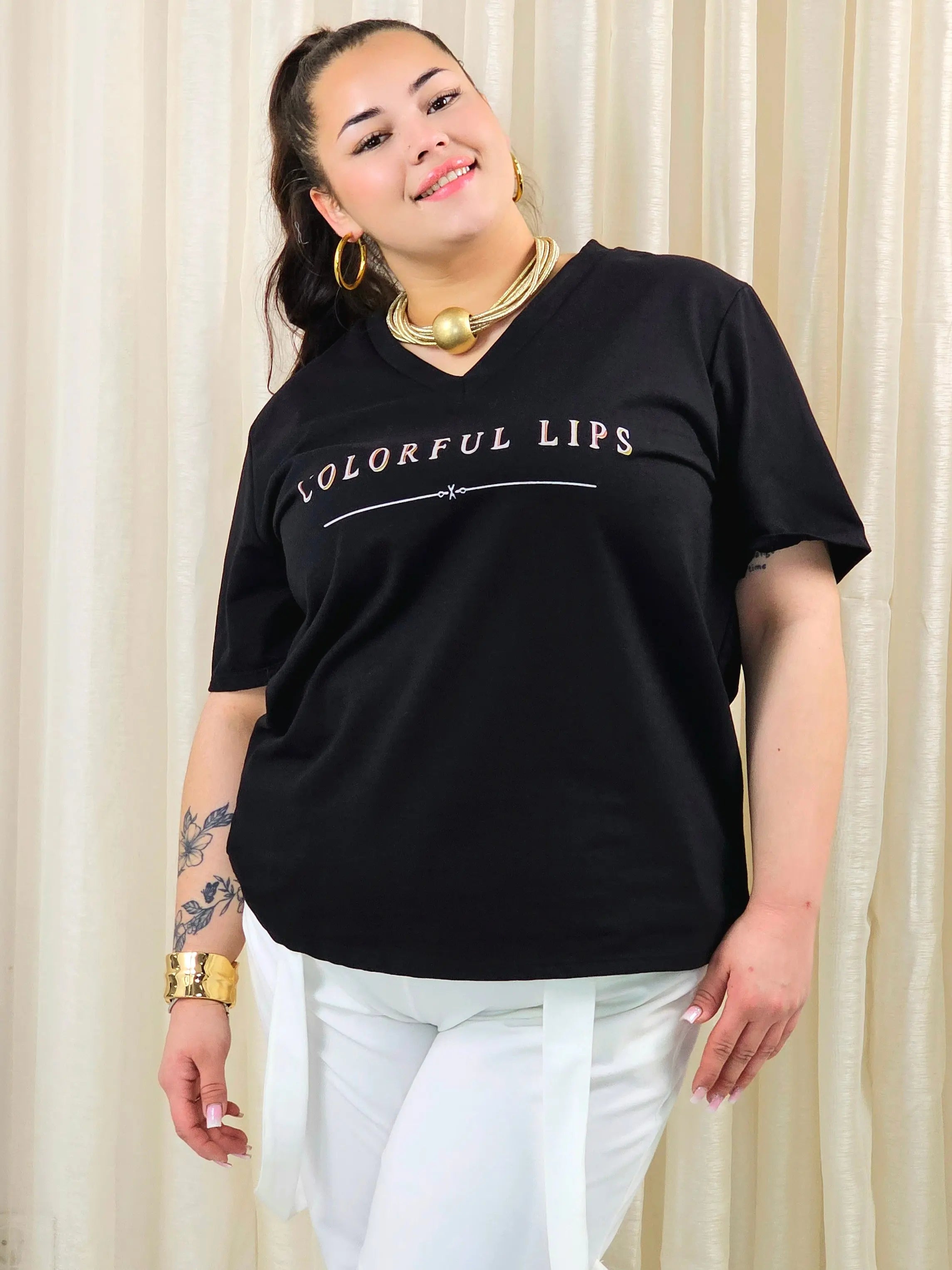 Bluzka plus size z nadrukiem Colorful Lips – modna i wygodna baza XXL Stylowa XL