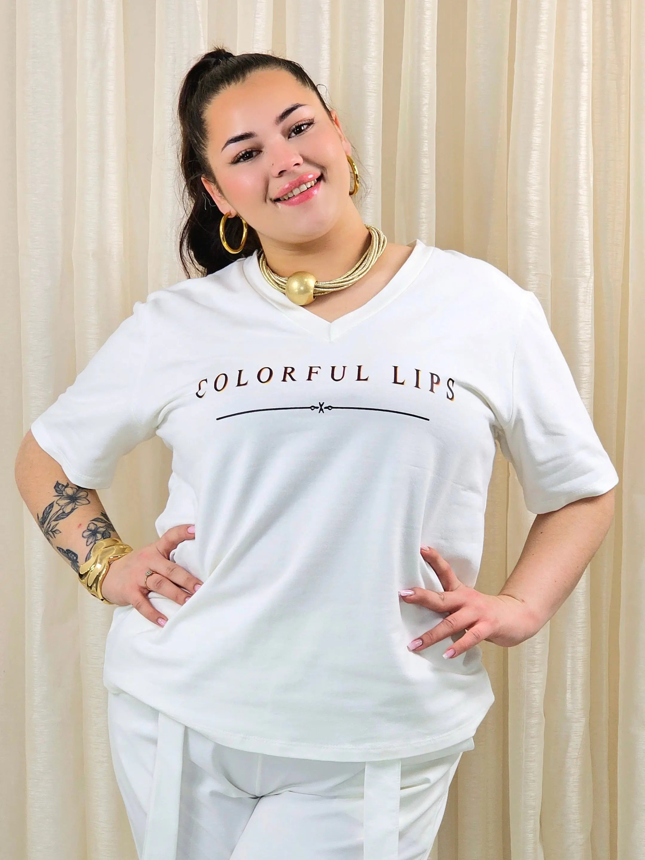Bluzka plus size z nadrukiem Colorful Lips – modna i wygodna baza XXL Stylowa XL