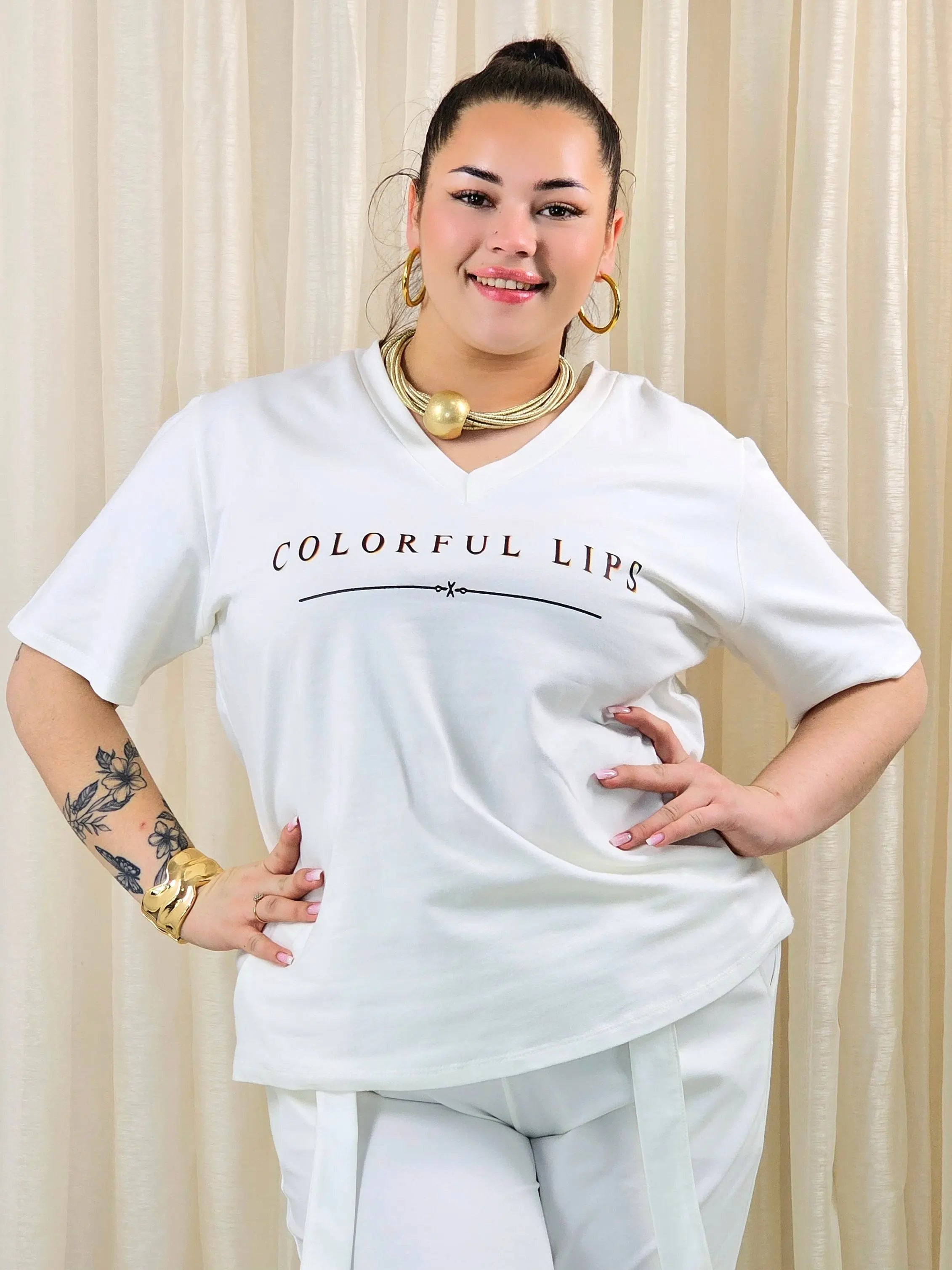 Bluzka plus size z nadrukiem Colorful Lips – modna i wygodna baza XXL Stylowa XL