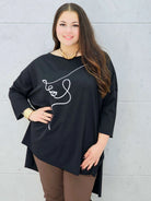 Bluzka plus size z nadrukiem twarzy – modna i stylowa propozycja na co dzień i spotkania Stylowa XL