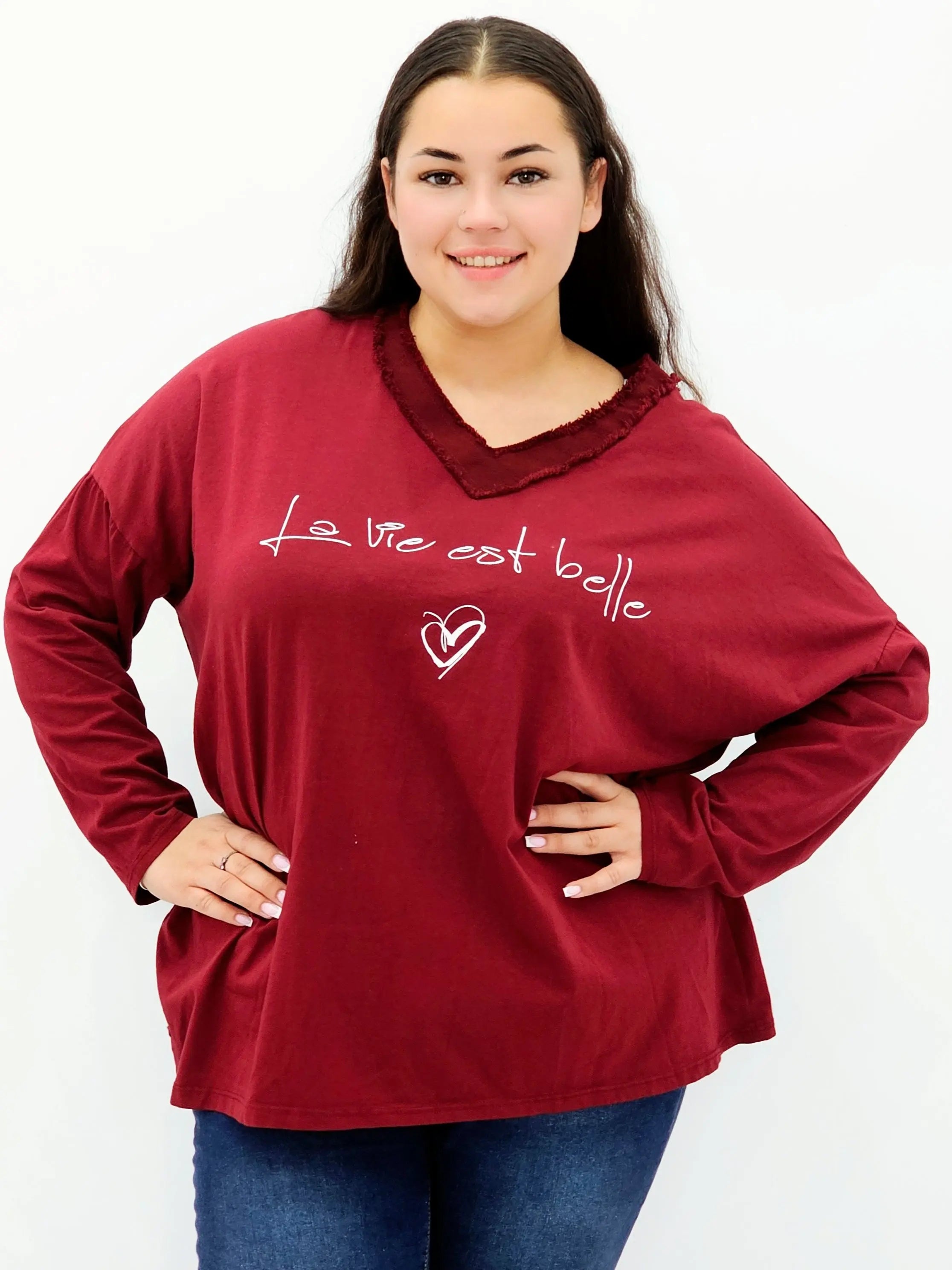 Bluzka plus size z napisem „La vie est belle” – modna, wygodna i stylowa Stylowa XL