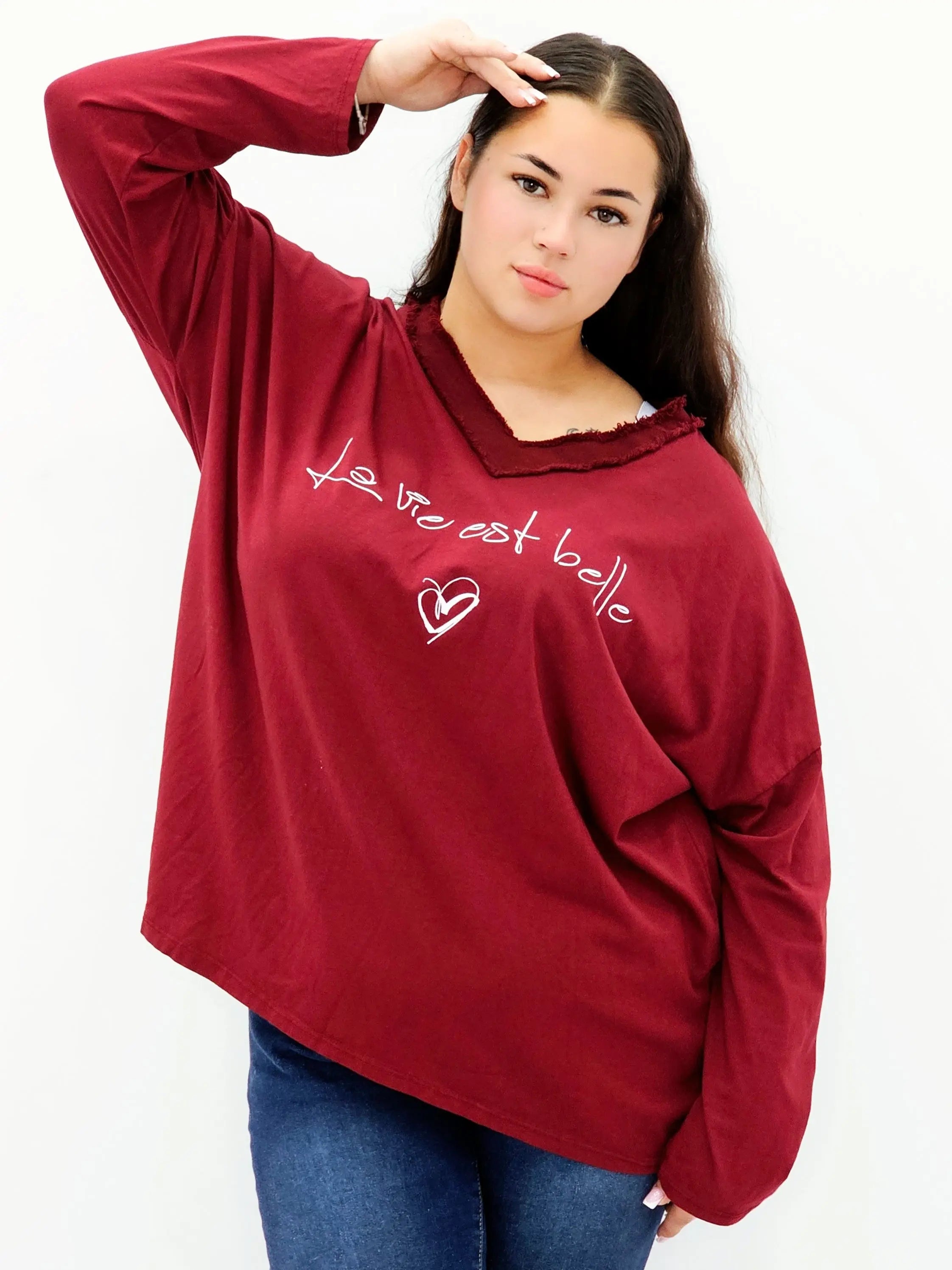 Bluzka plus size z napisem „La vie est belle” – modna, wygodna i stylowa Stylowa XL