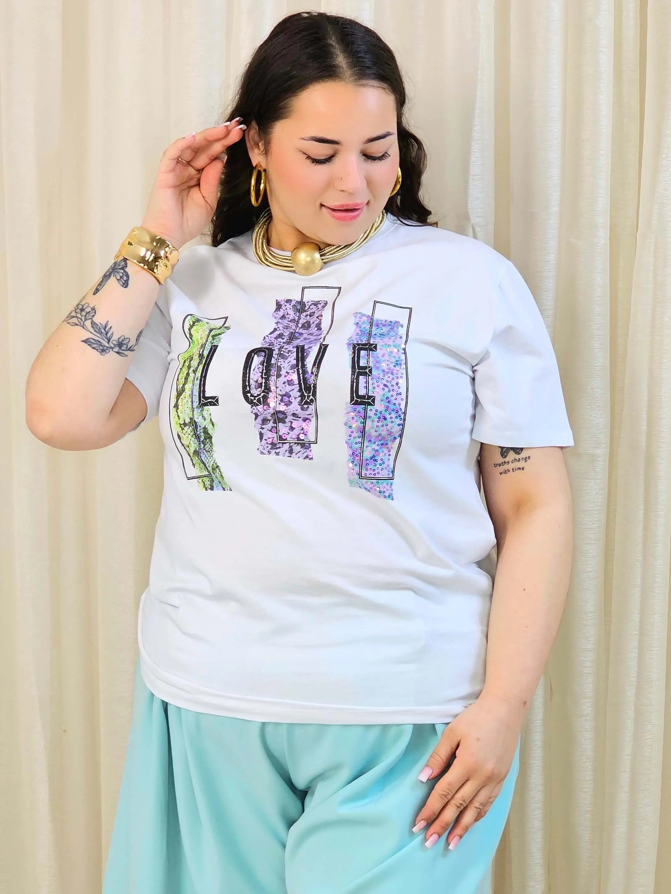 Bluzka plus size z ozdobnym nadrukiem i krótkim rękawem Stylowa XL