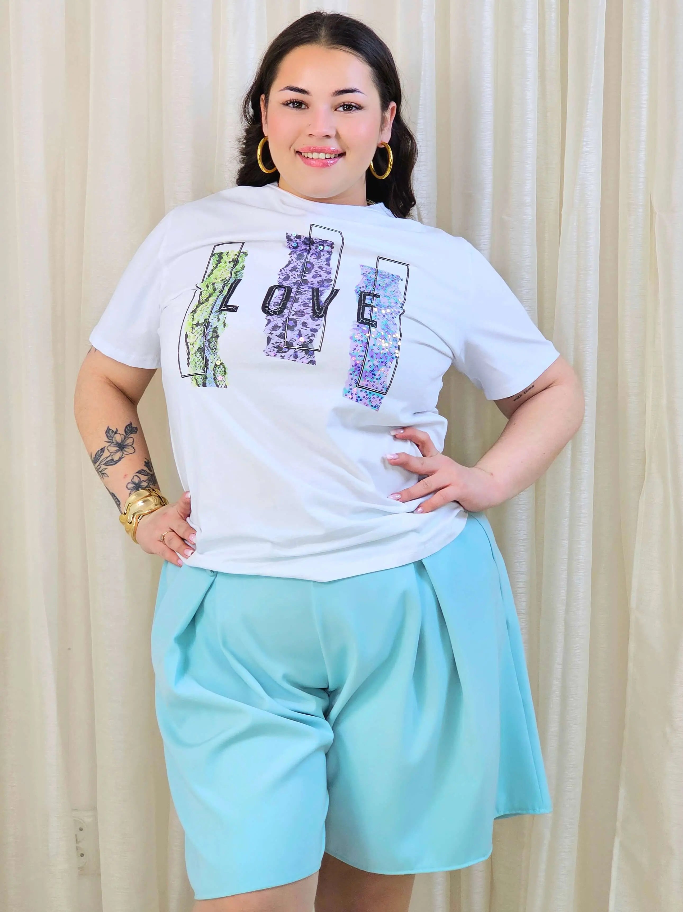 Bluzka plus size z ozdobnym nadrukiem i krótkim rękawem Stylowa XL