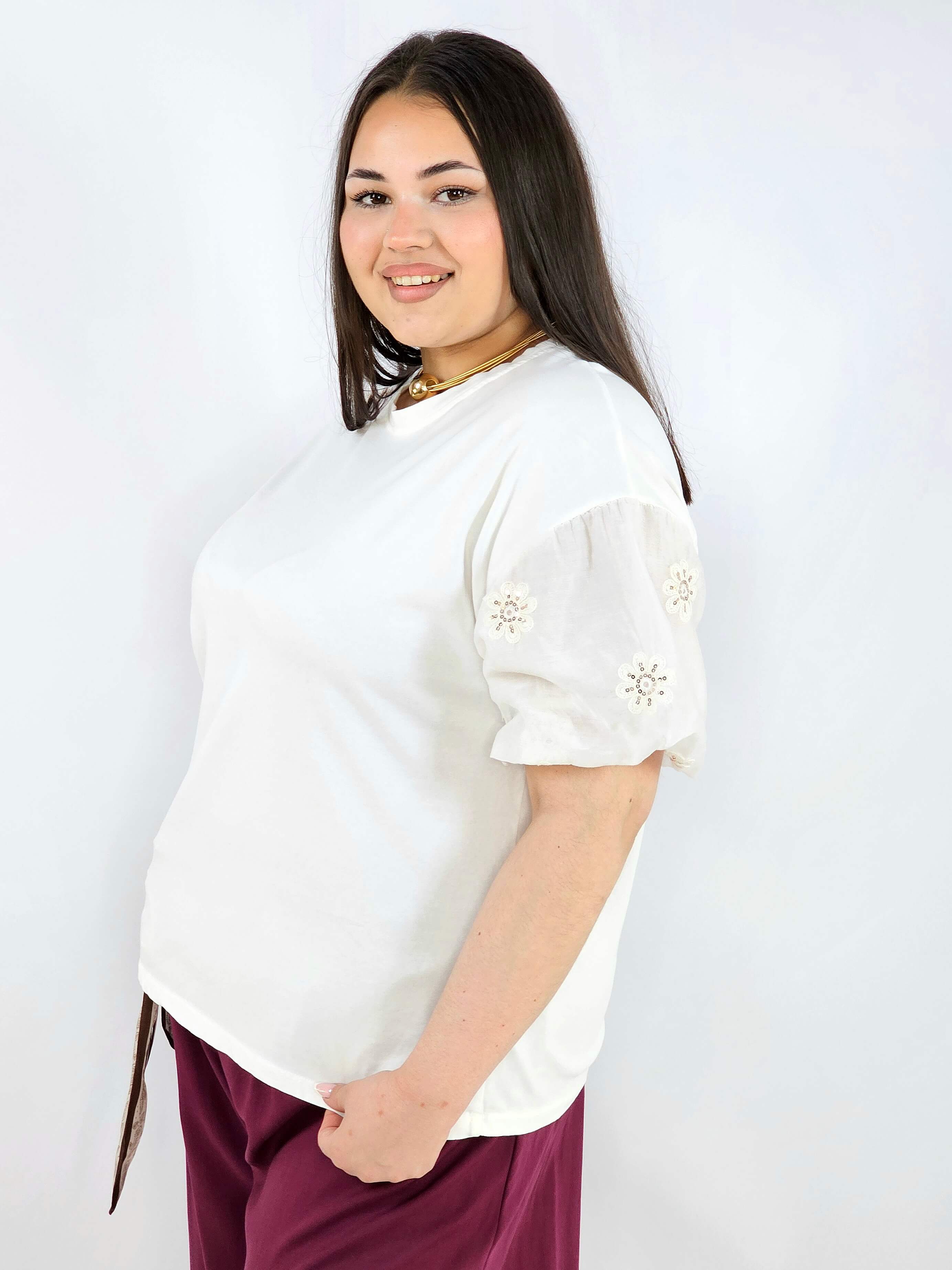 Bluzka plus size z ozdobnymi rękawami haftowanymi lekka i kobieca Stylowa XL