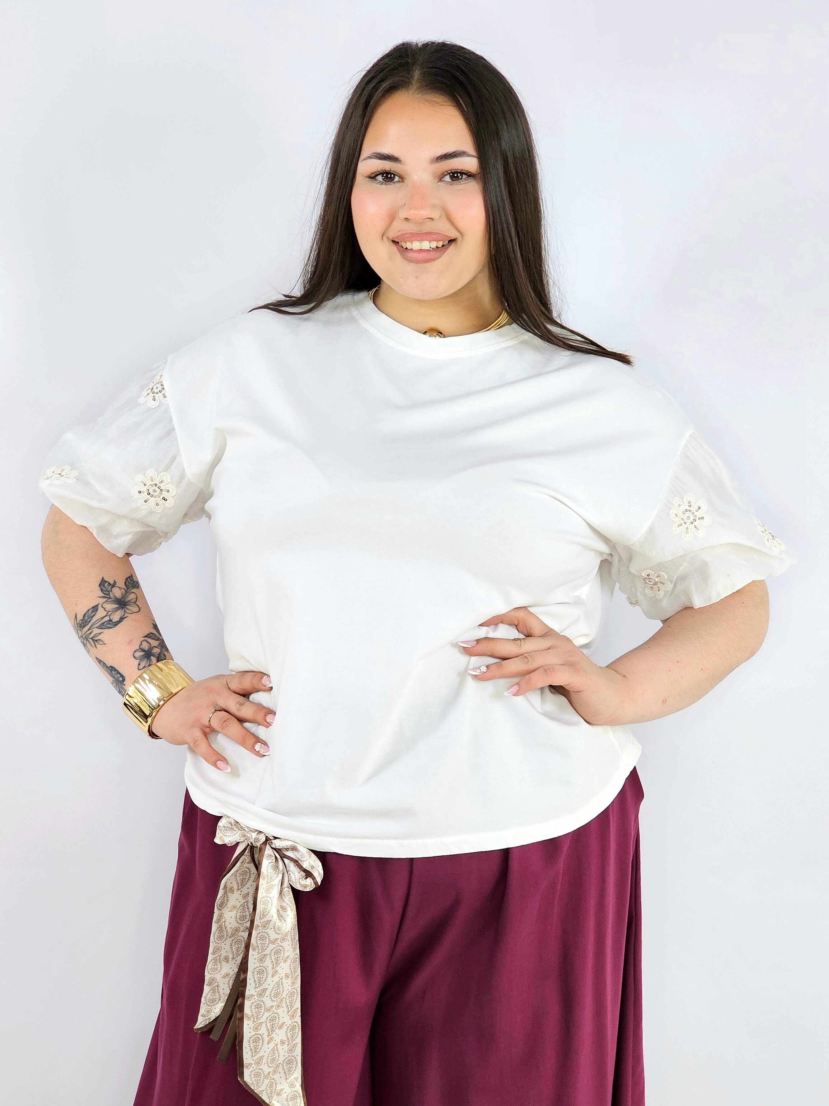 Bluzka plus size z ozdobnymi rękawami haftowanymi lekka i kobieca Stylowa XL