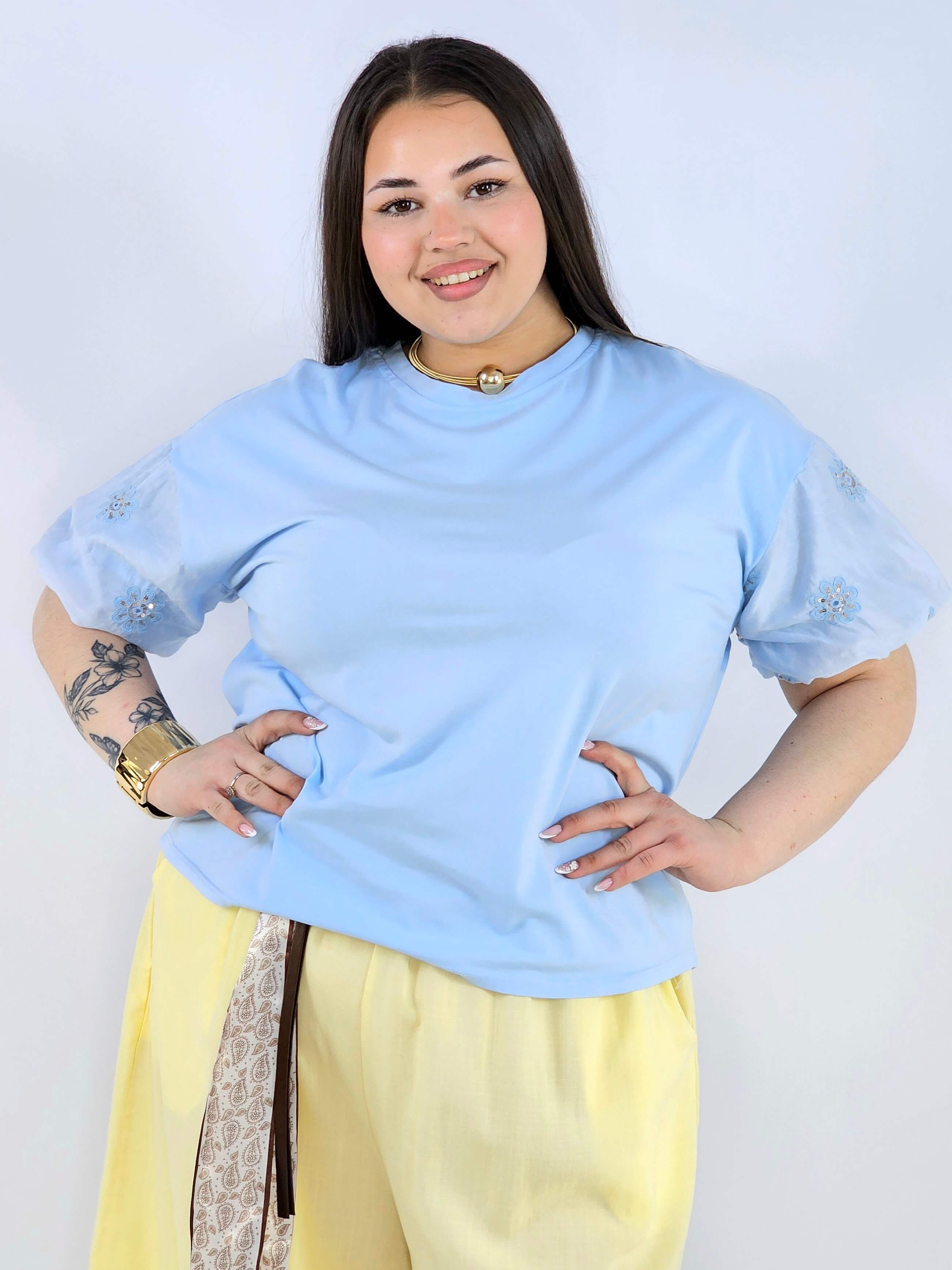 Bluzka plus size z ozdobnymi rękawami haftowanymi lekka i kobieca Stylowa XL