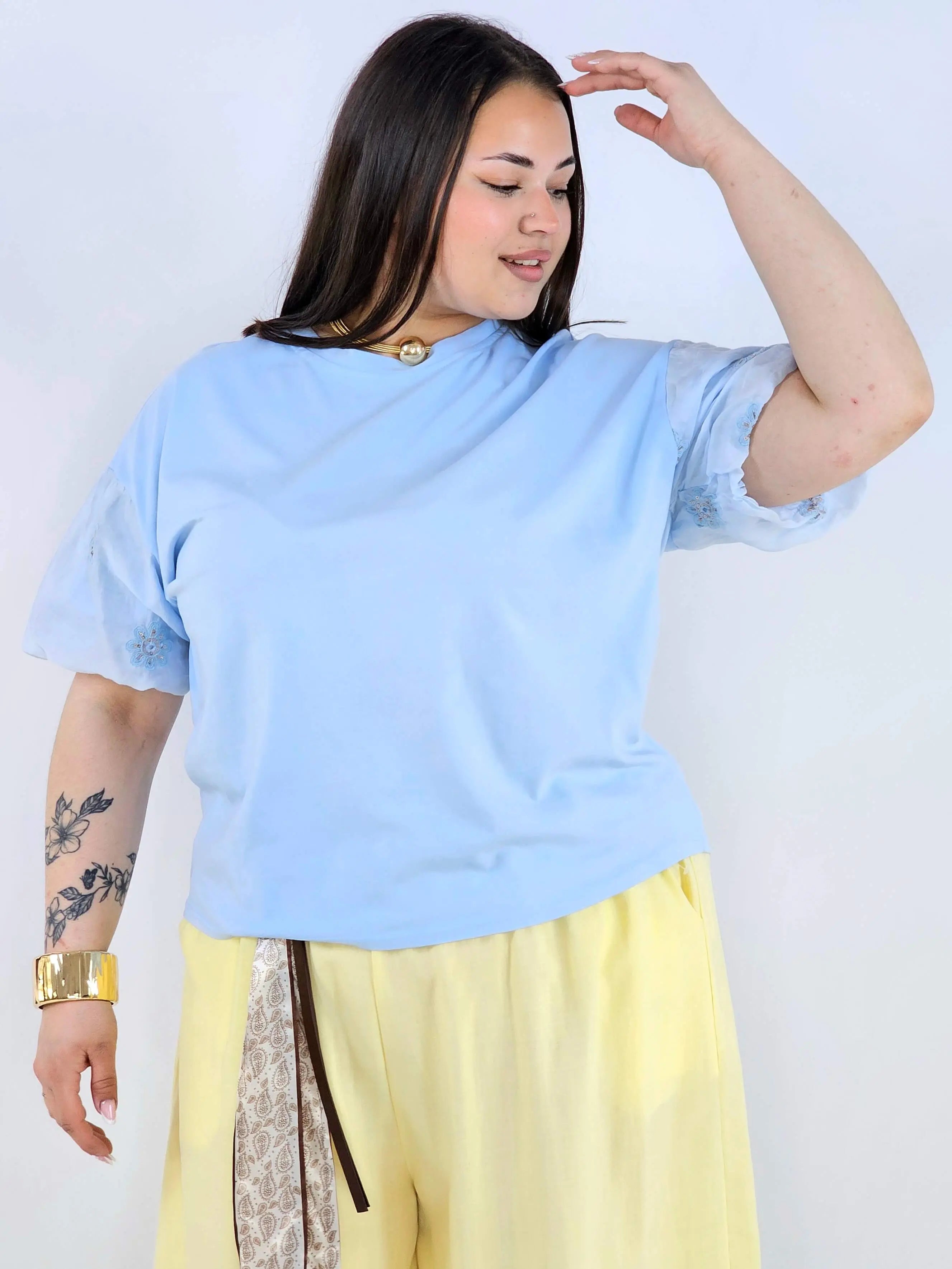 Bluzka plus size z ozdobnymi rękawami haftowanymi lekka i kobieca Stylowa XL
