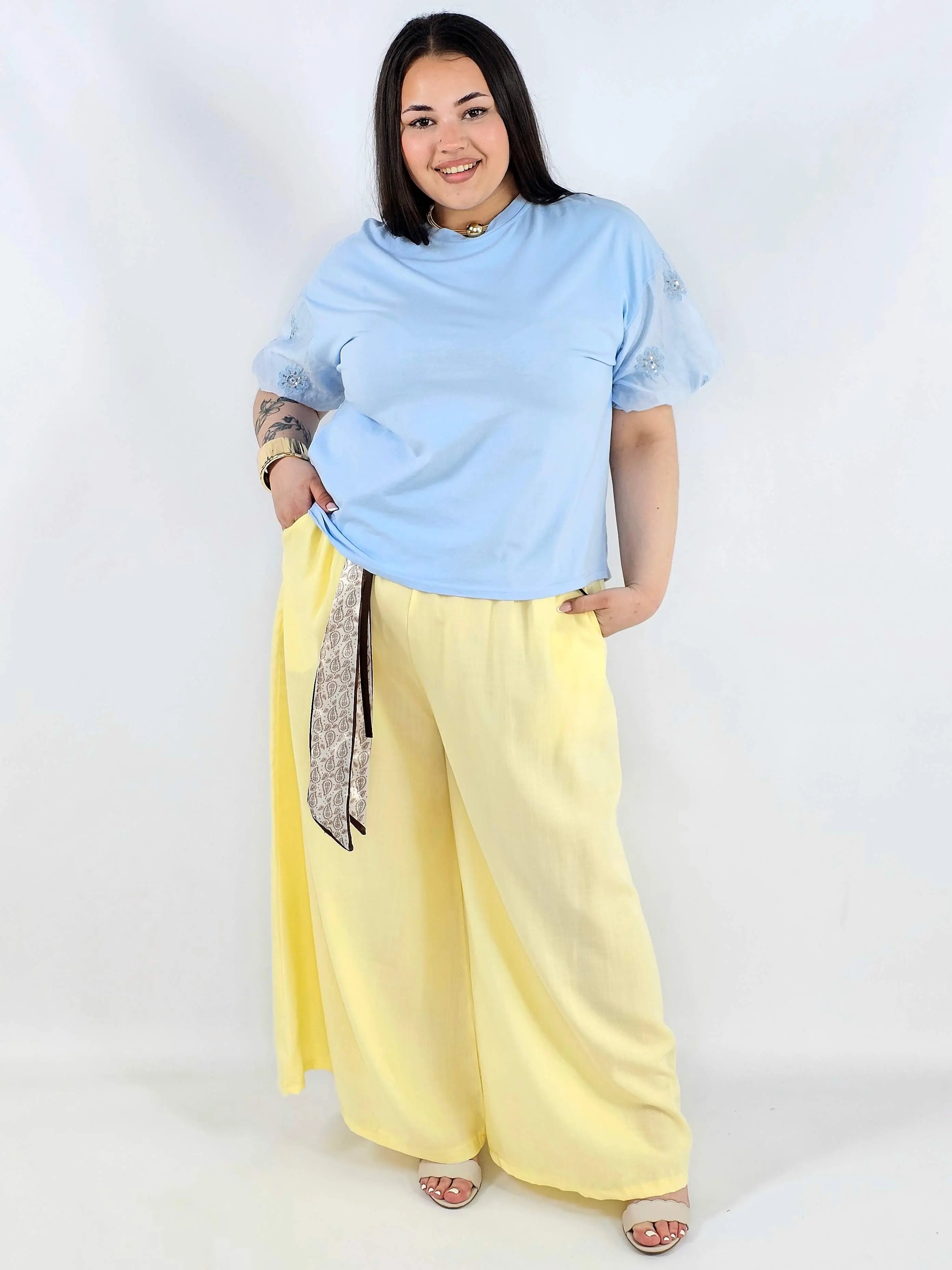 Bluzka plus size z ozdobnymi rękawami haftowanymi lekka i kobieca Stylowa XL