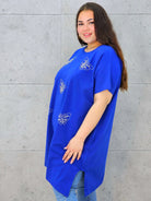 Bluzka plus size z połyskującymi motylami – elegancja i wygoda w jednym Stylowa XL