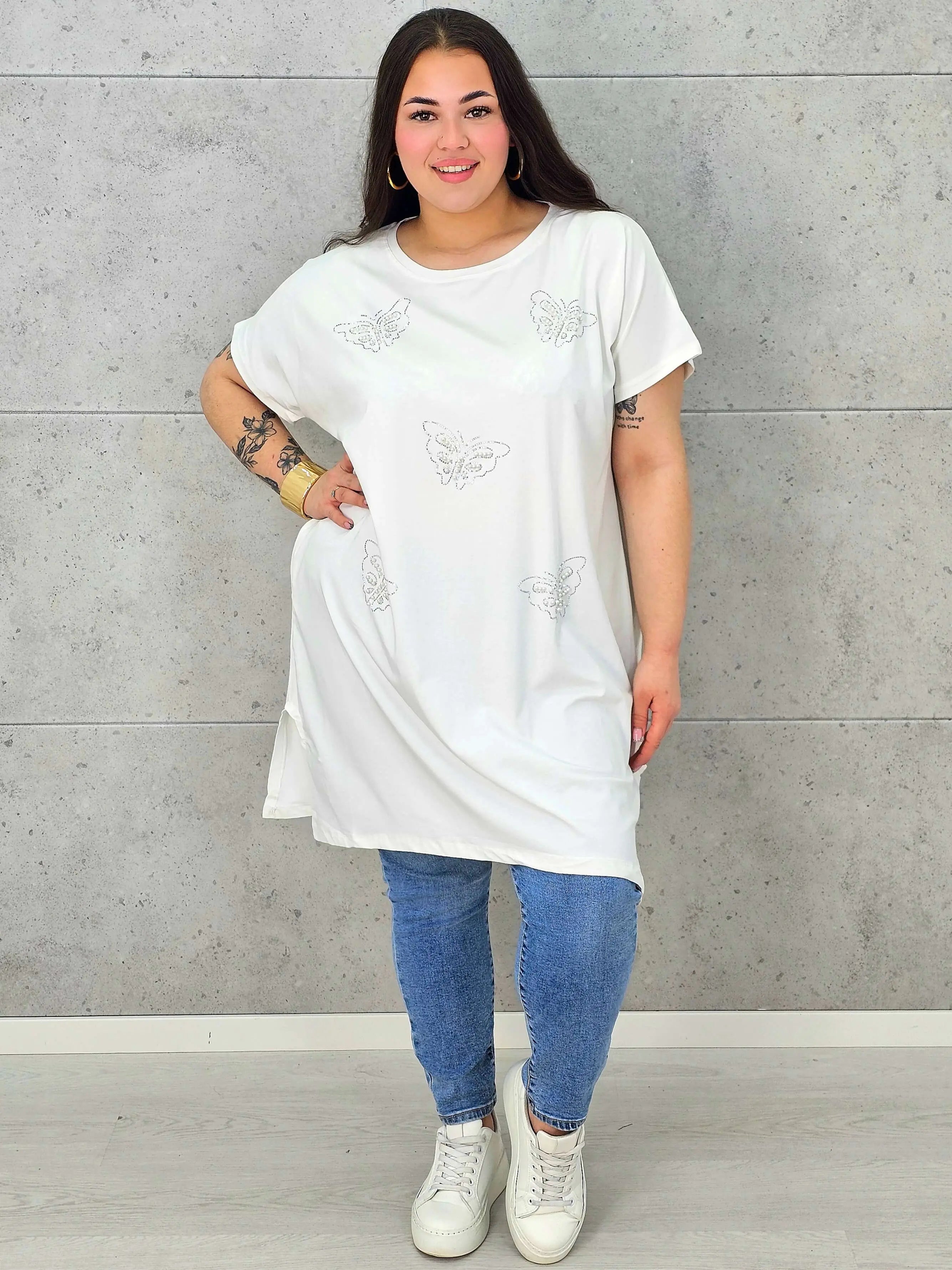 Bluzka plus size z połyskującymi motylami – elegancja i wygoda w jednym Stylowa XL