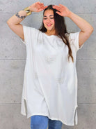 Bluzka plus size z połyskującymi motylami – elegancja i wygoda w jednym Stylowa XL