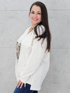 Bluzka plus size z sercem i cekinami – modny look XXL Stylowa XL