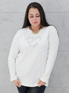 Bluzka plus size z serduszkiem – kobiecy blask w wersji XL Stylowa XL