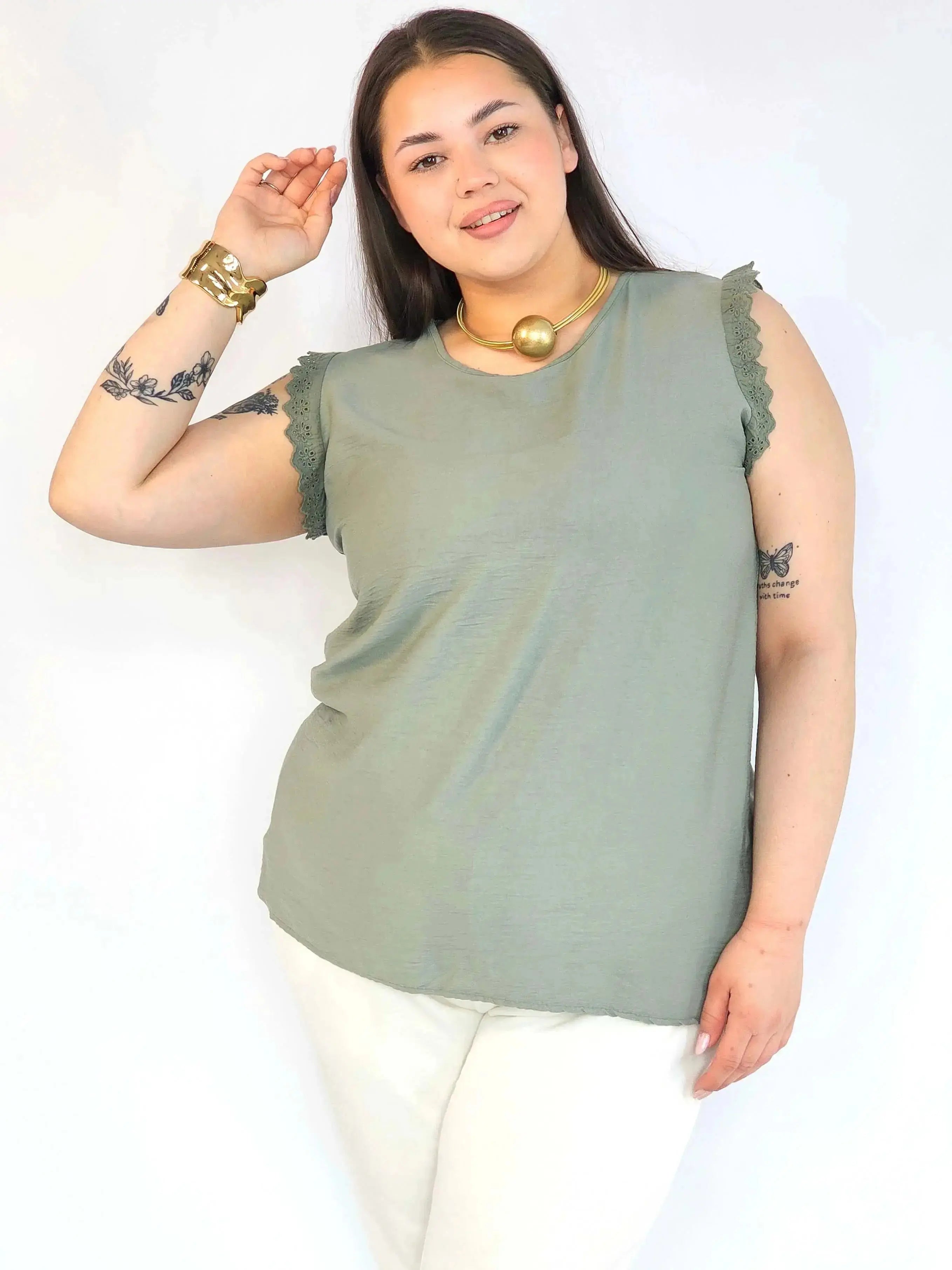 Bluzka plus size z wiskozy – lekka bluzka damska XXL z haftowanym rękawem Stylowa XL