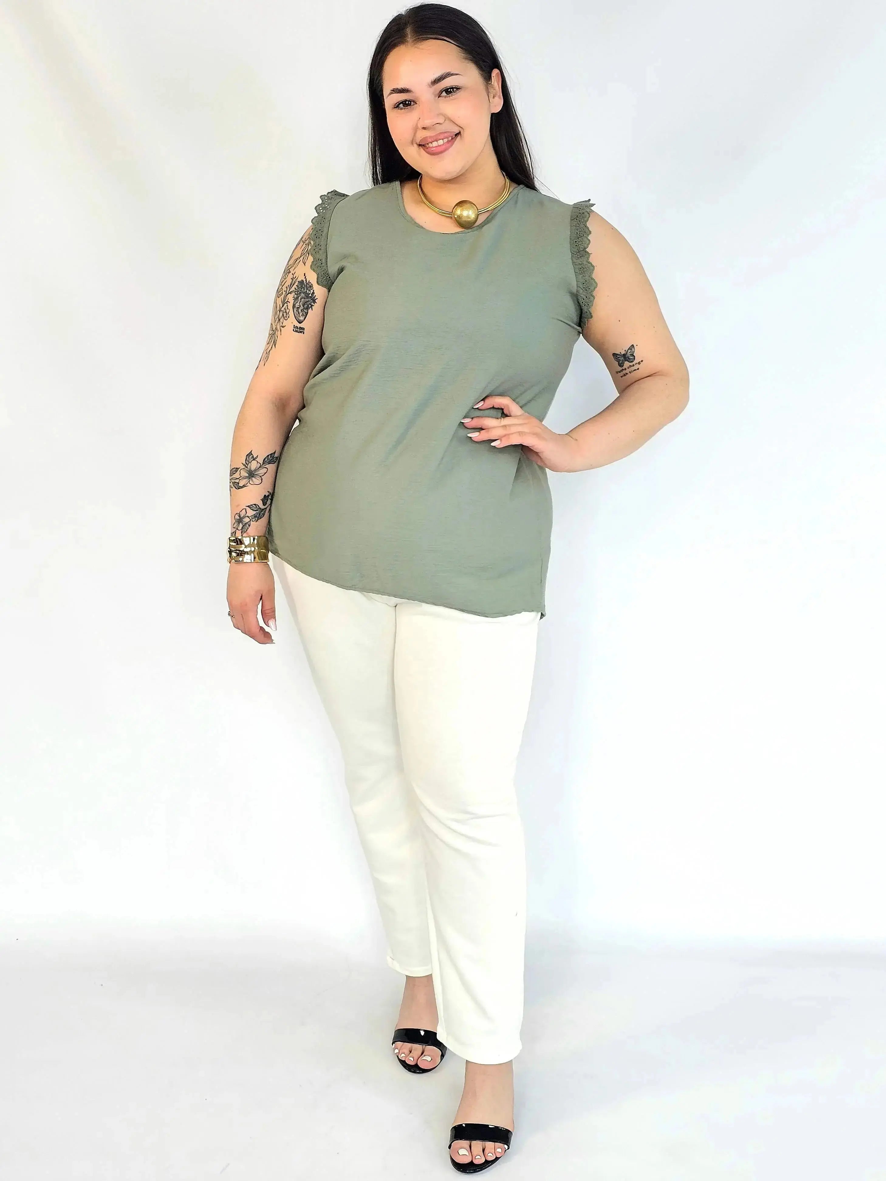 Bluzka plus size z wiskozy – lekka bluzka damska XXL z haftowanym rękawem Stylowa XL