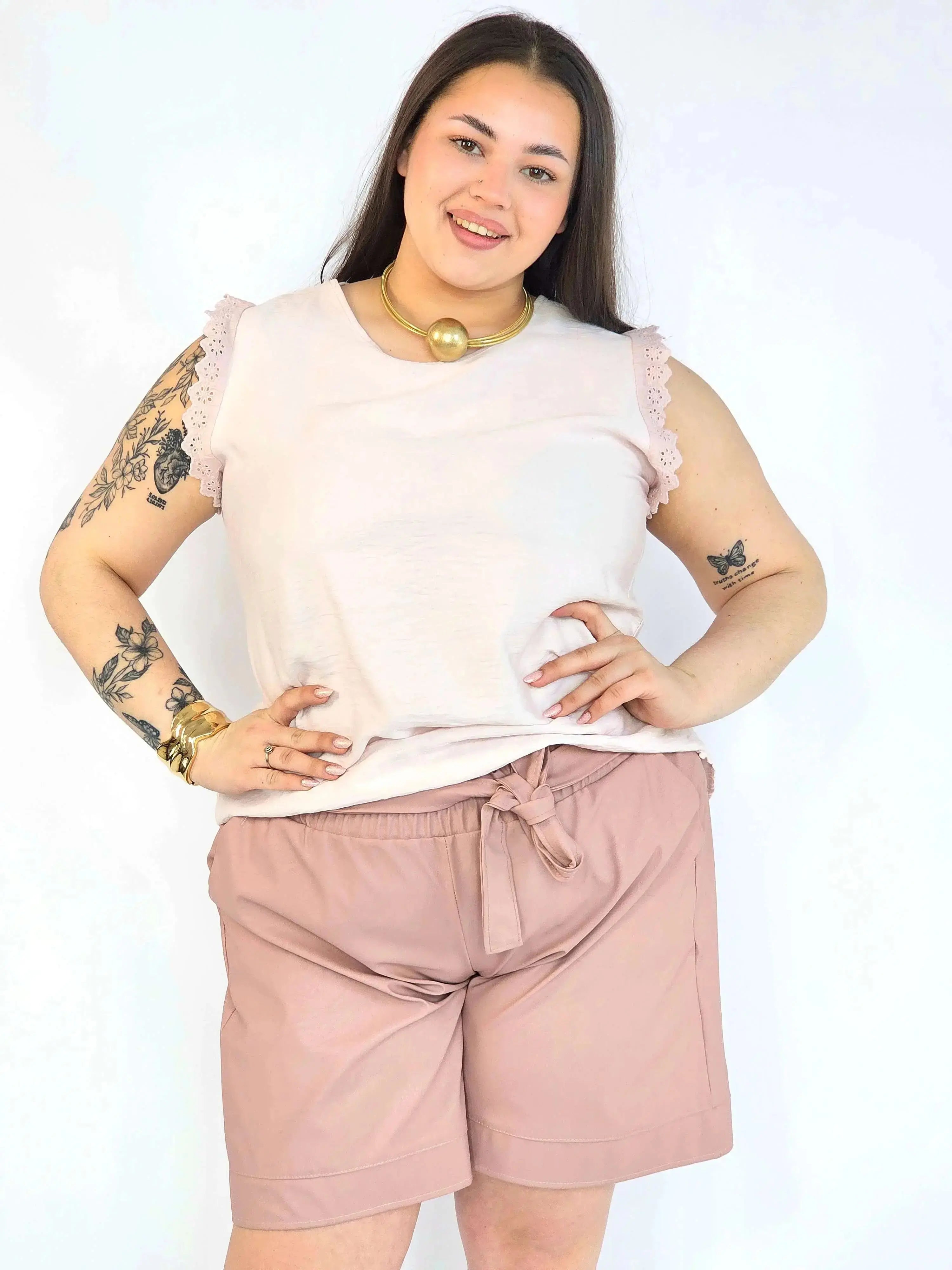 Bluzka plus size z wiskozy – lekka bluzka damska XXL z haftowanym rękawem Stylowa XL