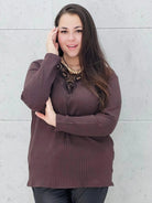 Bluzka prążkowana plus size z koronką - elegancja i wygoda Stylowa XL