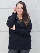 Bluzka prążkowana plus size z koronką - elegancja i wygoda Stylowa XL