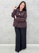 Bluzka satynowa plus size z ozdobnym wiązaniem – bordowa, czarna i czekoladowa Stylowa XL - Stylowa XL