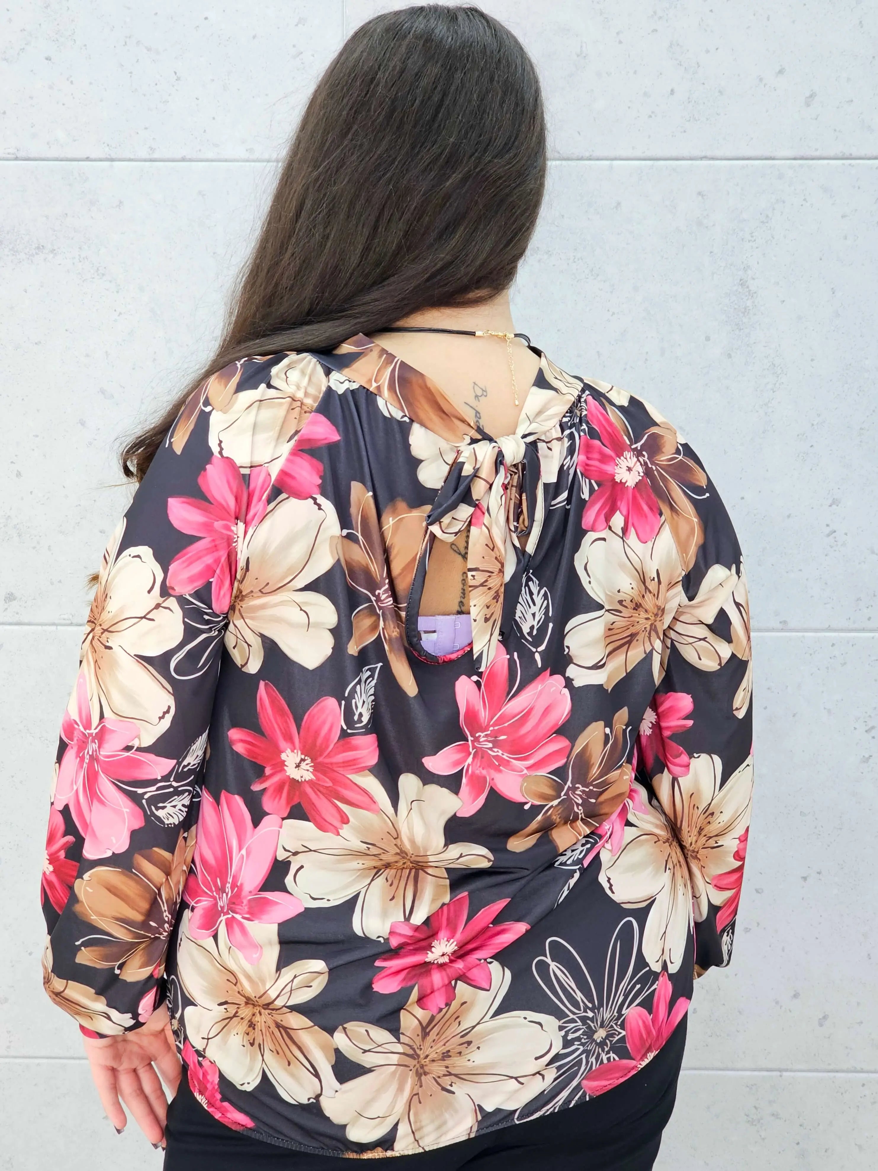 bluzka w kwiaty różowo-brązowa plus size Stylowa XL – wiązana na tyle