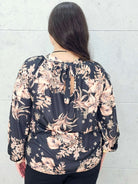 bluzka w kwiaty beżowo-czarna plus size Stylowa XL – wiązana na tyle