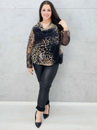 bluzka w panterkę plus size – stylizacja