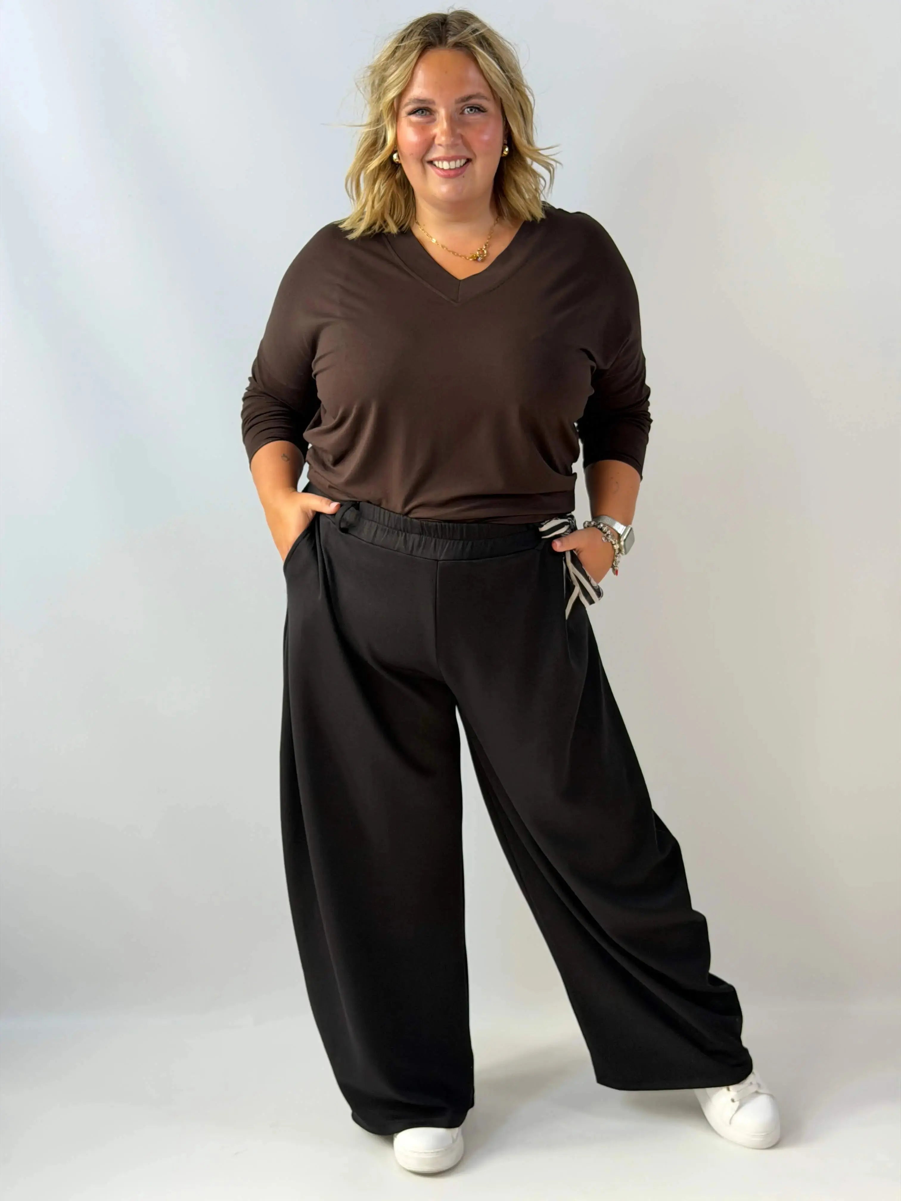 Bluzka wiskozowa Plus Size z kobiecym dekoltem w serek Stylowa XL