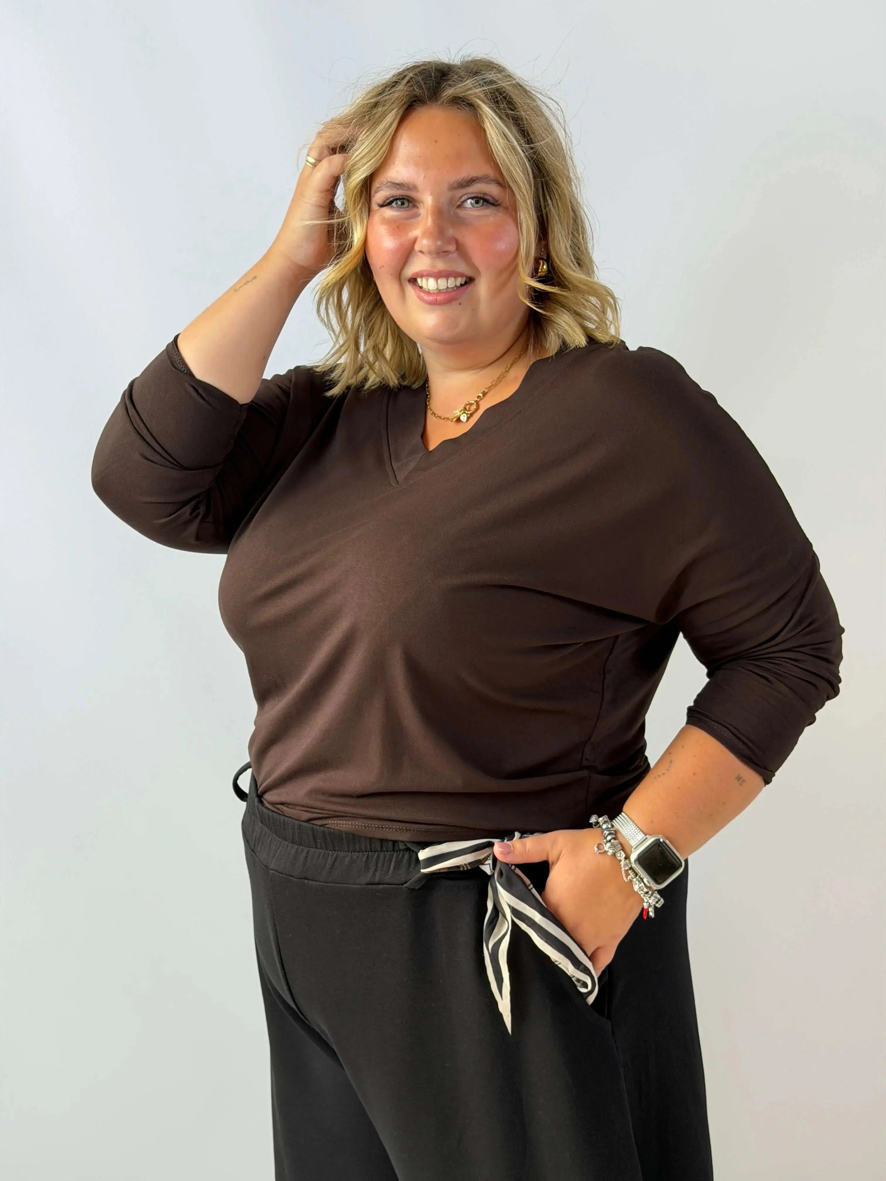 Bluzka wiskozowa Plus Size z kobiecym dekoltem w serek Stylowa XL