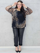 Bluzka z Bluzka plus size w panterkę – zmysłowa i kobieca propozycja dla każdej sylwetki. Stylowa XL