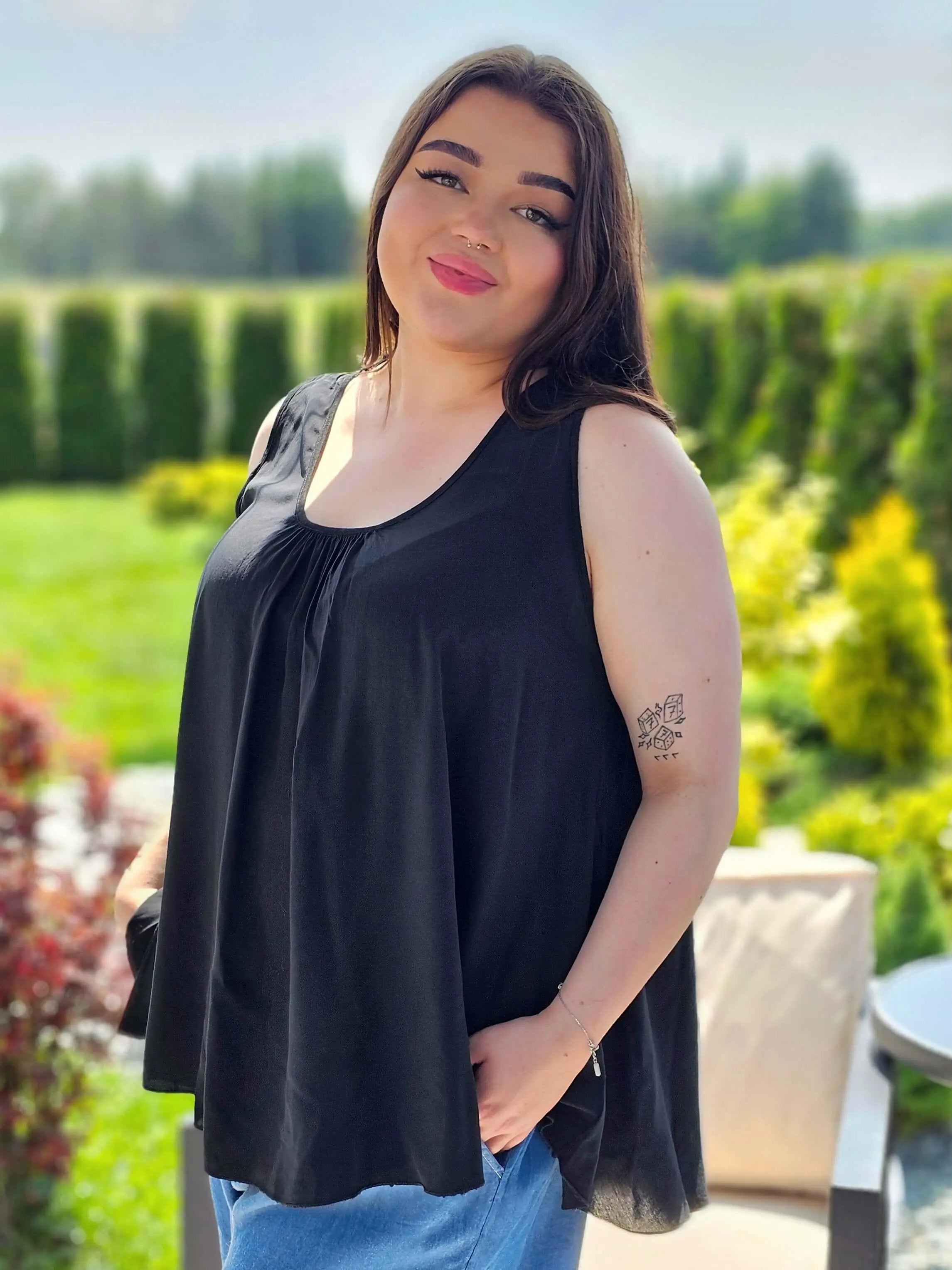 Bluzka z Koronkowym Wzorem na Plecach Stylowa XL