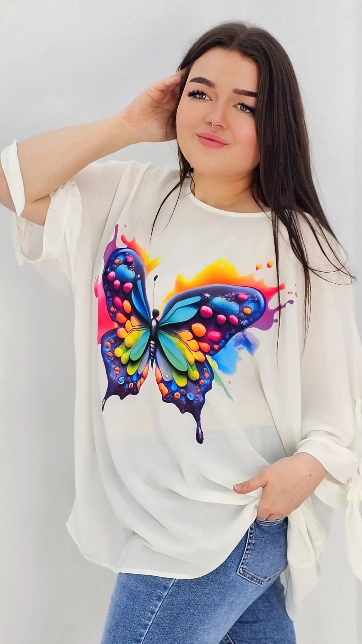 Bluzka z aplikacją na przodzie oraz wiązanym rękawem - kolorowy motyl Stylowa XL