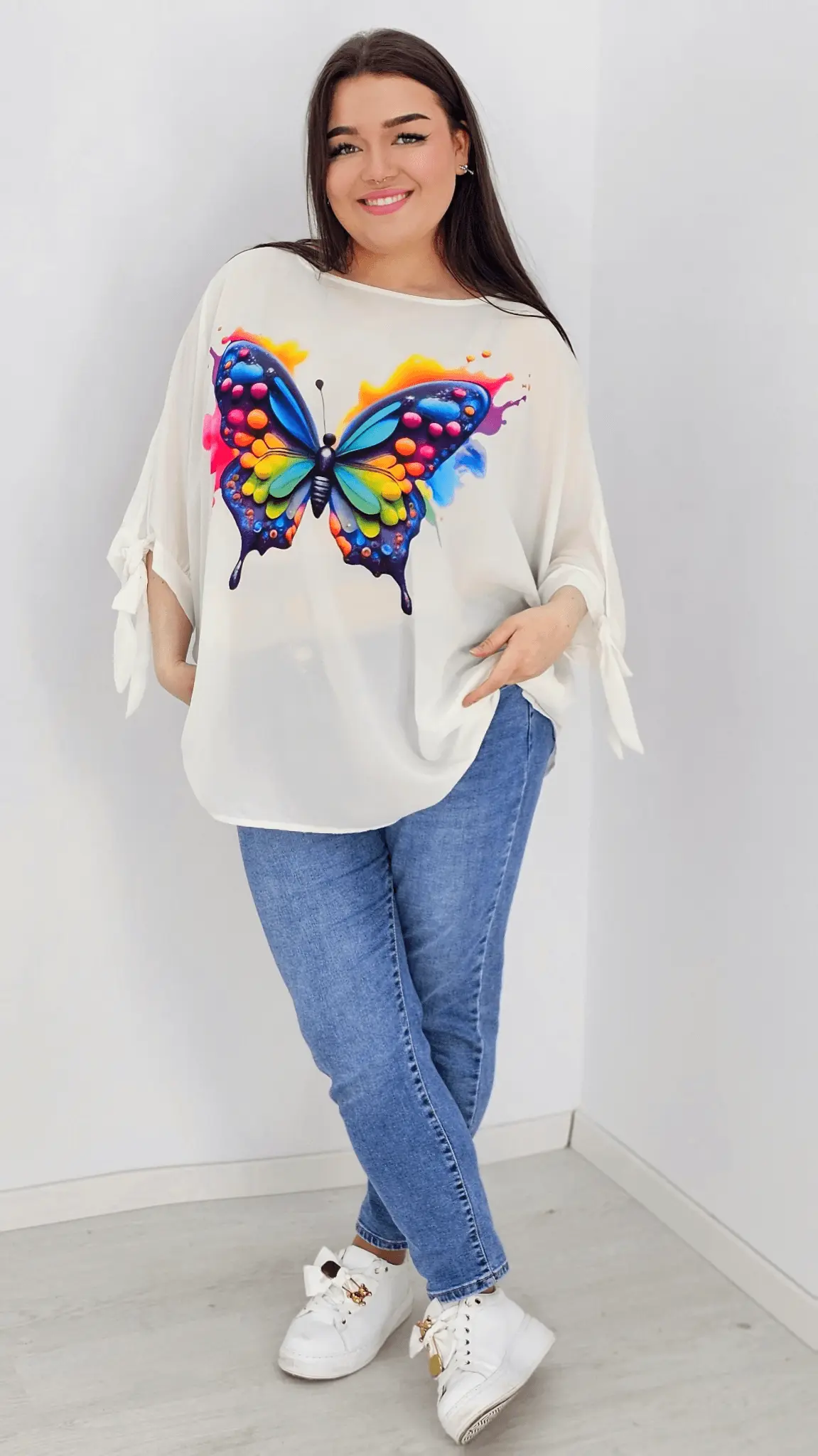 Bluzka z aplikacją na przodzie oraz wiązanym rękawem - kolorowy motyl Stylowa XL