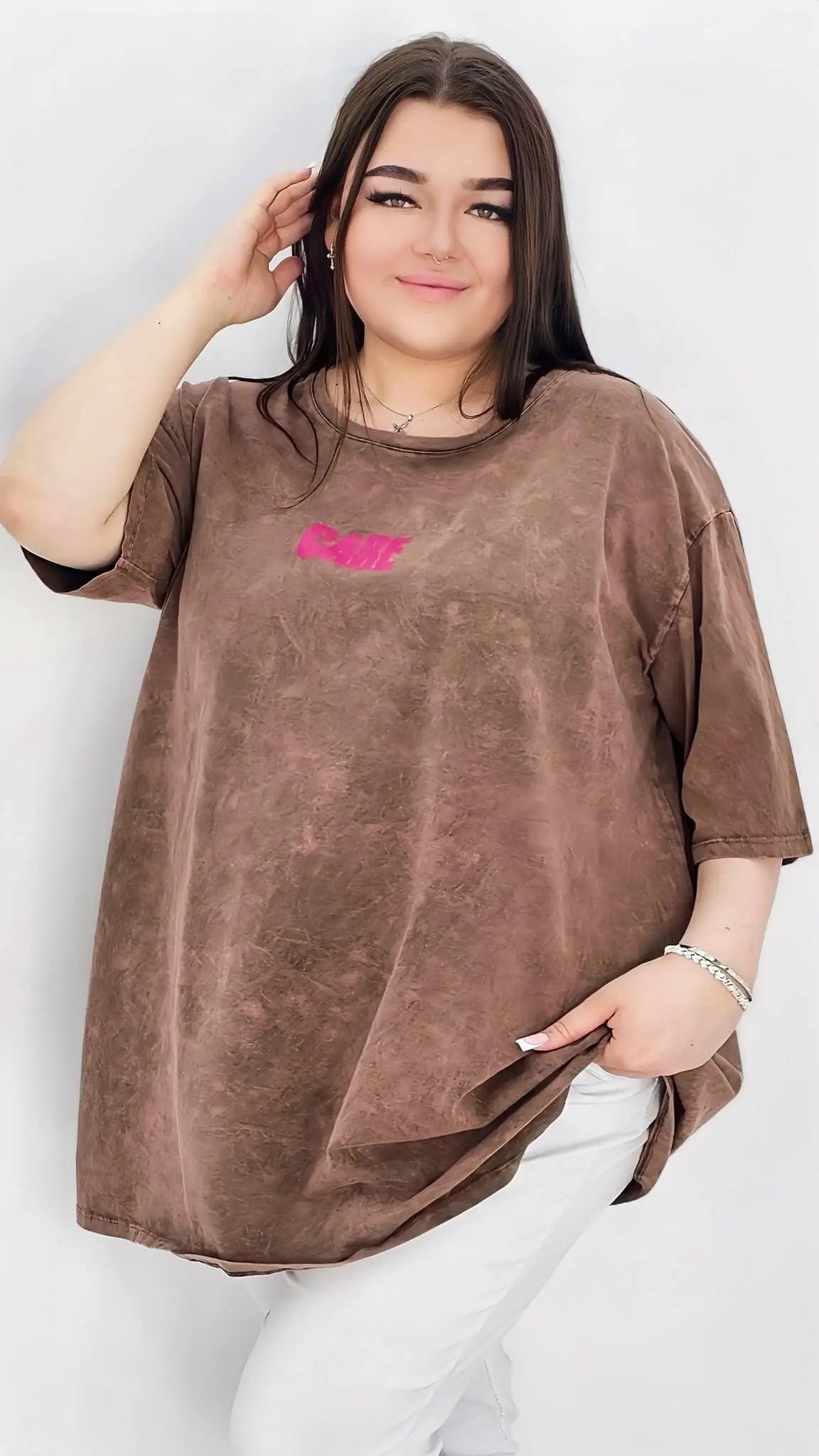 Bluzka z efektem vintage i minimalistycznym nadrukiem Stylowa XL