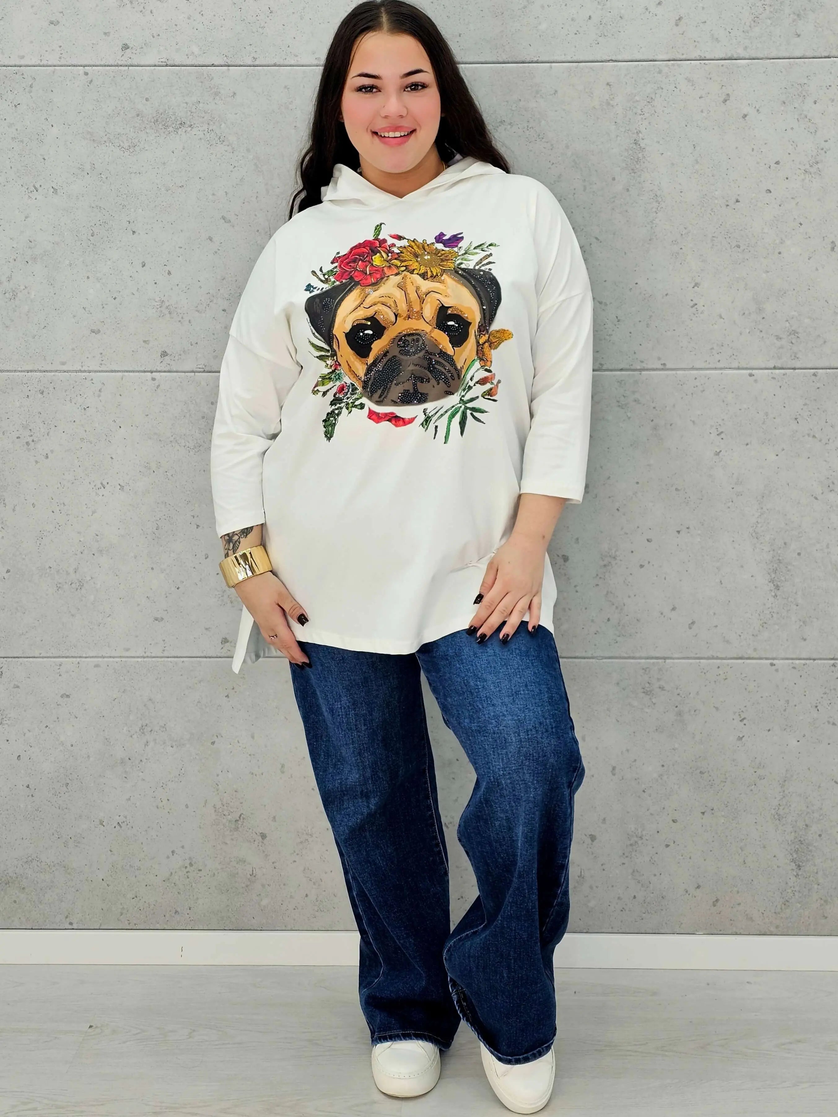 Bluzka z kapturem plus size StylowaXL z nadrukiem mopsa – wygoda i styl w jednym - Stylowa XL