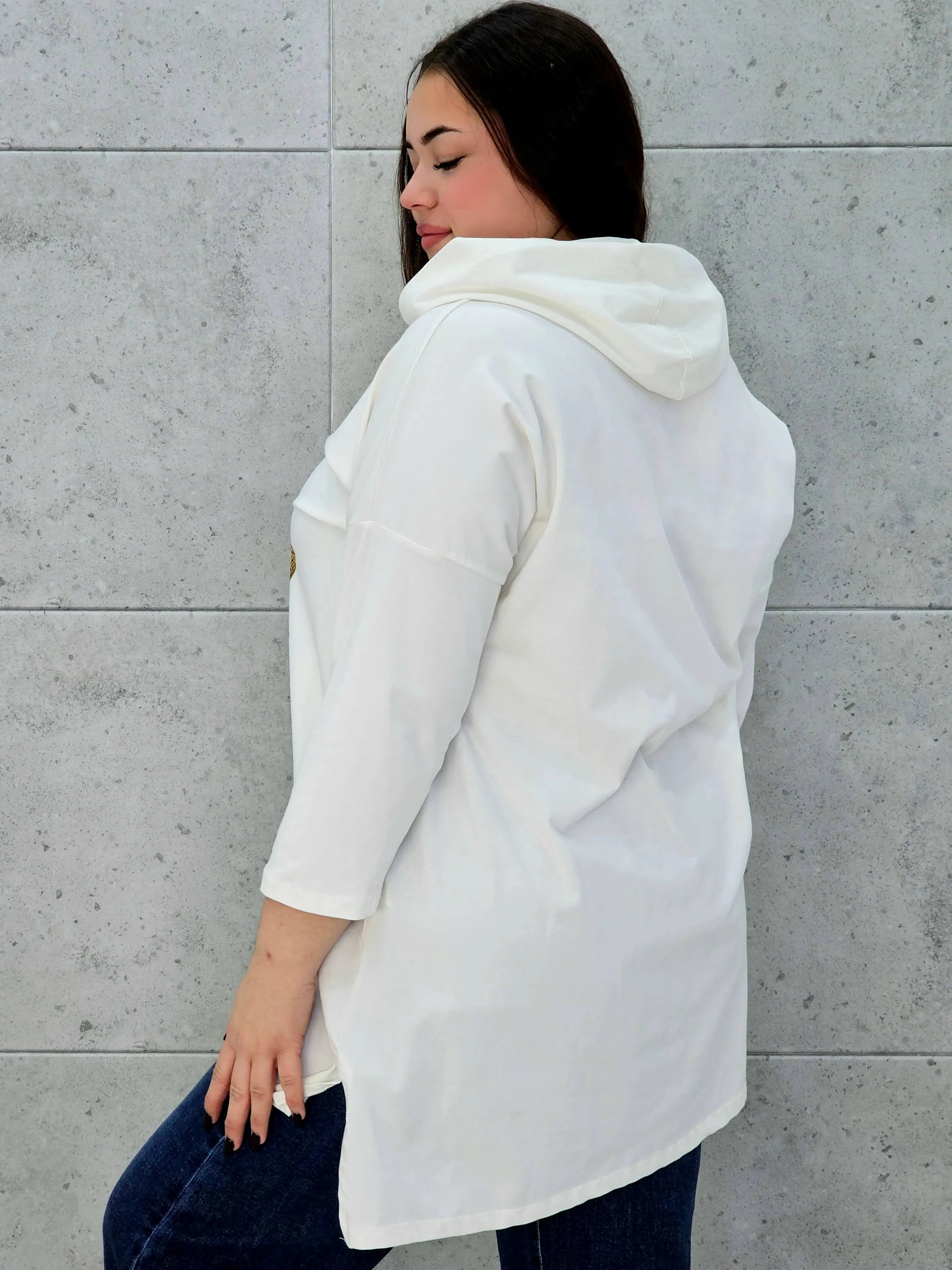 Bluzka z kapturem plus size StylowaXL z nadrukiem mopsa – wygoda i styl w jednym - Stylowa XL