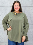 Bluzka z kieszonką plus size StylowaXL – oversize’owy komfort w modnym wydaniu - Stylowa XL