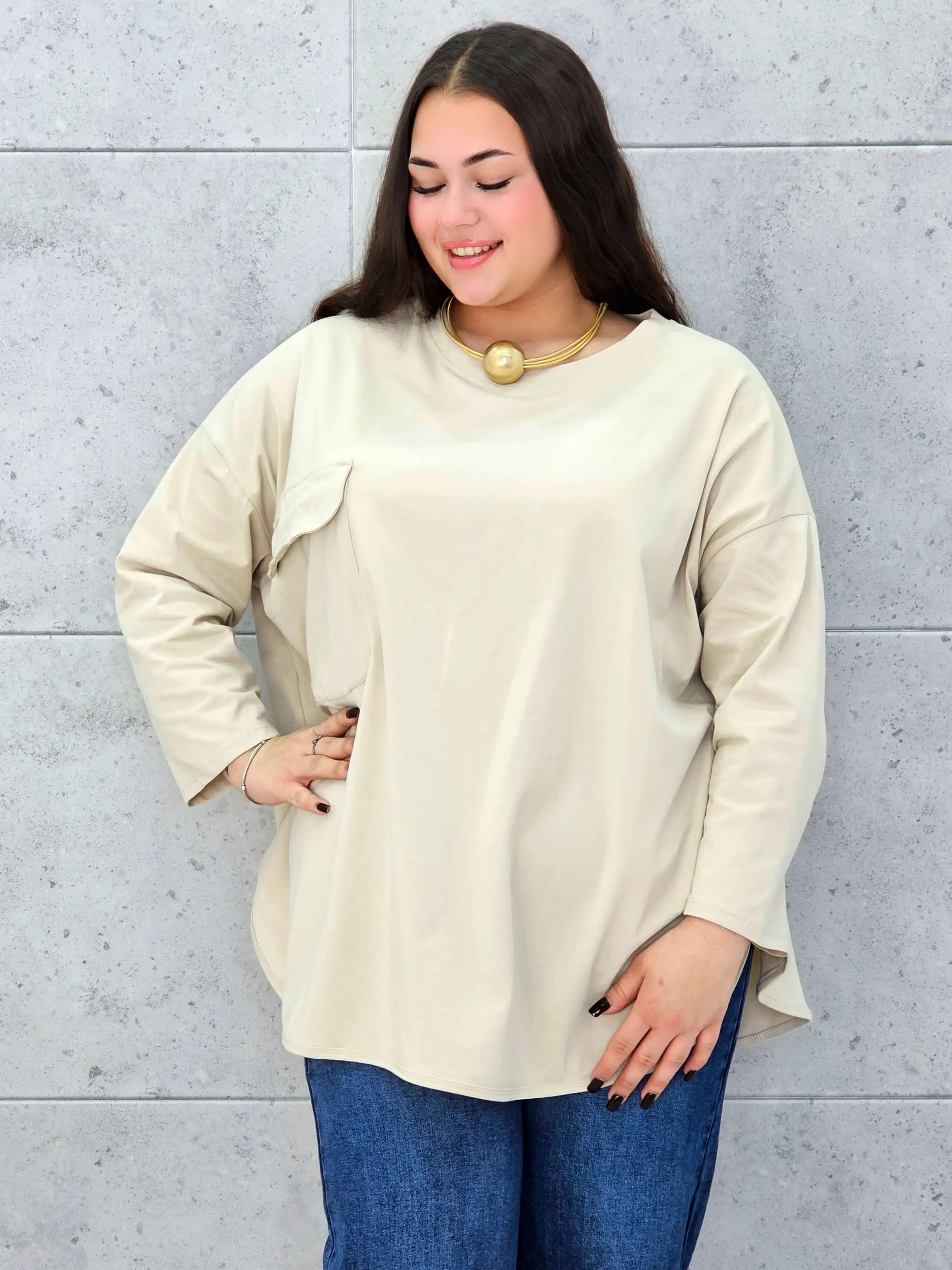 Bluzka z kieszonką plus size StylowaXL – oversize’owy komfort w modnym wydaniu - Stylowa XL