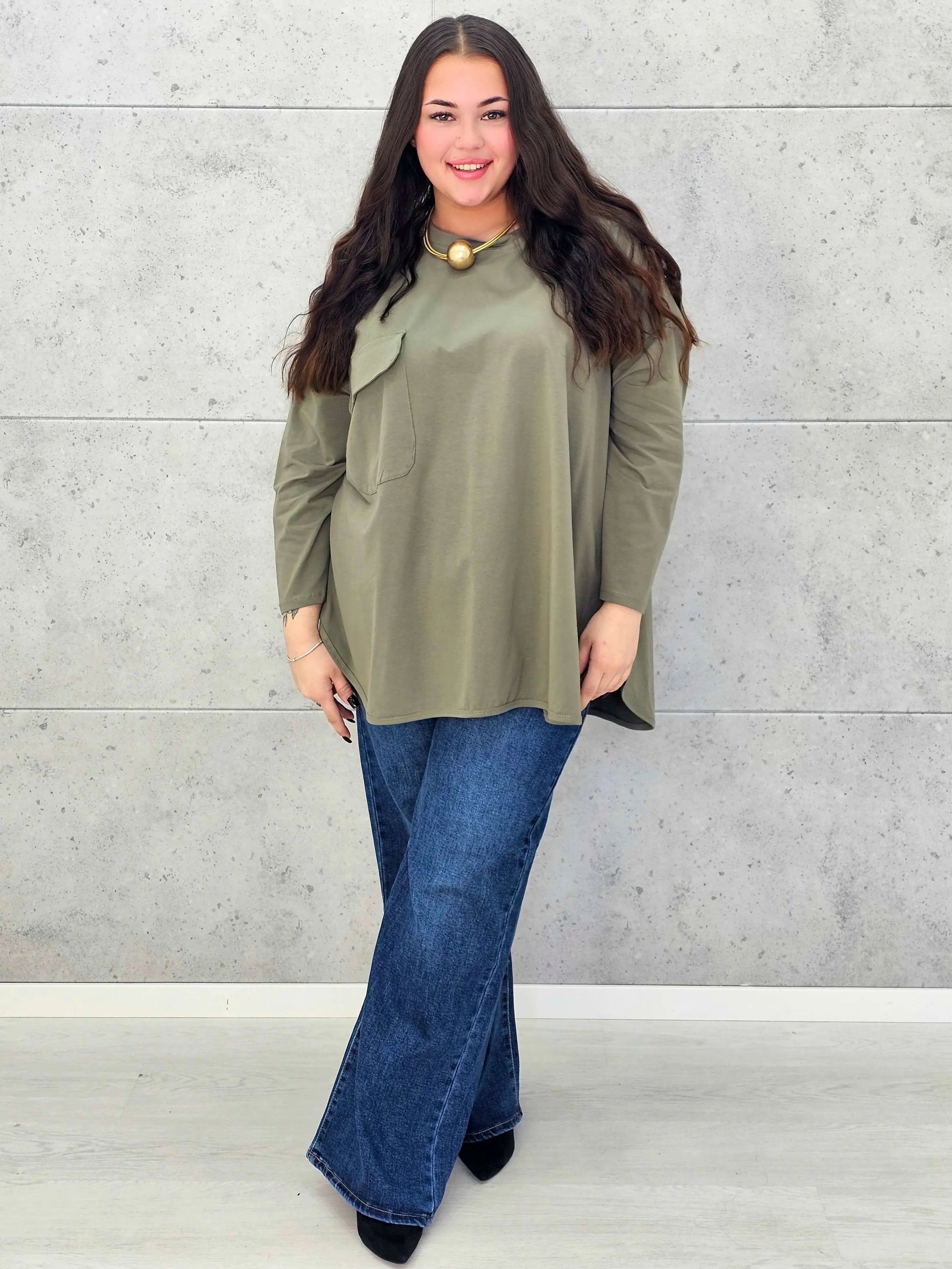 Bluzka z kieszonką plus size StylowaXL – oversize’owy komfort w modnym wydaniu - Stylowa XL