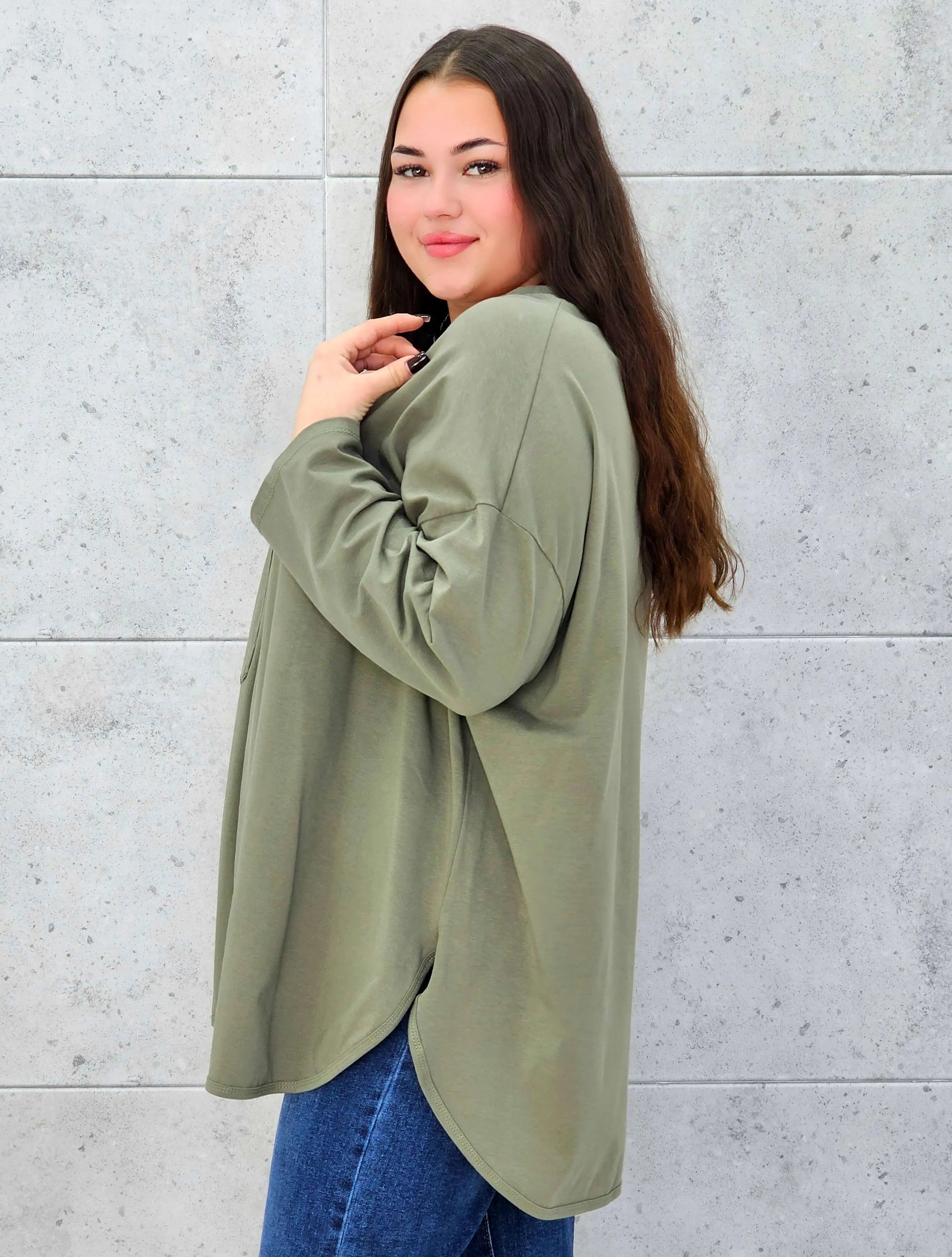 Bluzka z kieszonką plus size StylowaXL – oversize’owy komfort w modnym wydaniu - Stylowa XL