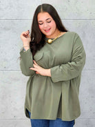 Bluzka z kieszonką plus size StylowaXL – oversize’owy komfort w modnym wydaniu - Stylowa XL