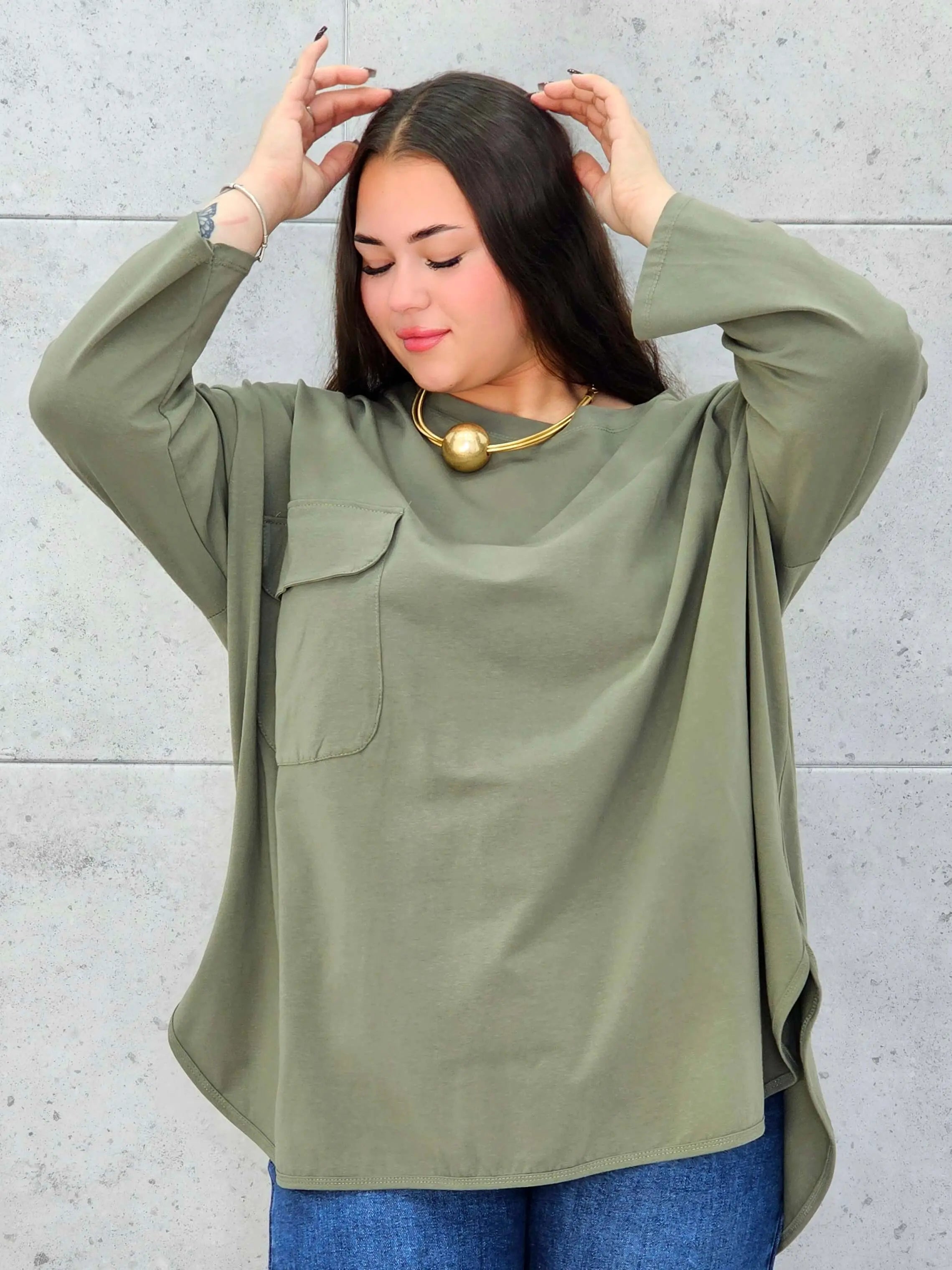 Bluzka z kieszonką plus size StylowaXL – oversize’owy komfort w modnym wydaniu - Stylowa XL