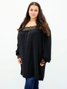 Bluzka z koronką – kobieca elegancja w każdej stylizacji Stylowa XL