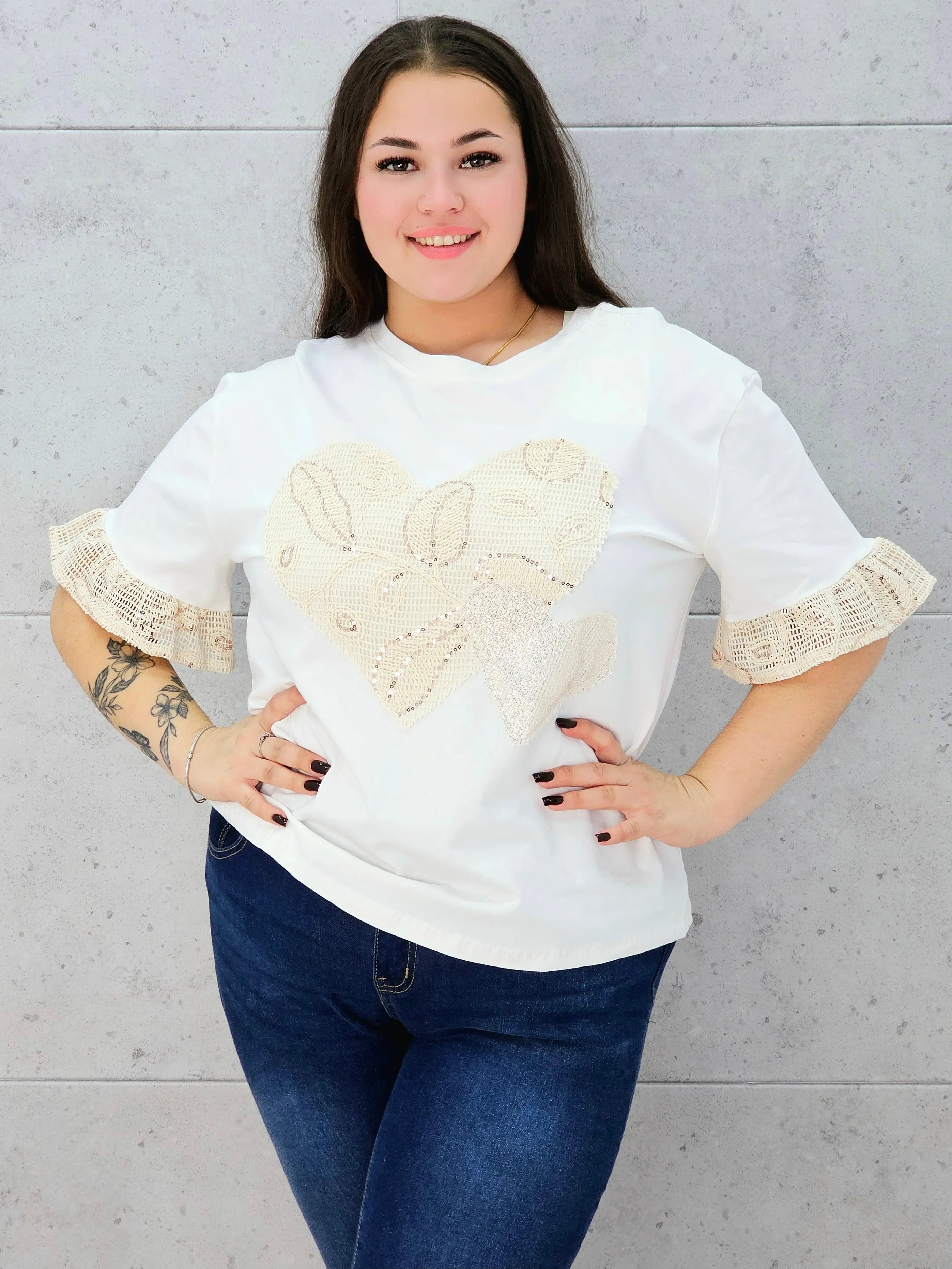 biala bluzka w całości 
