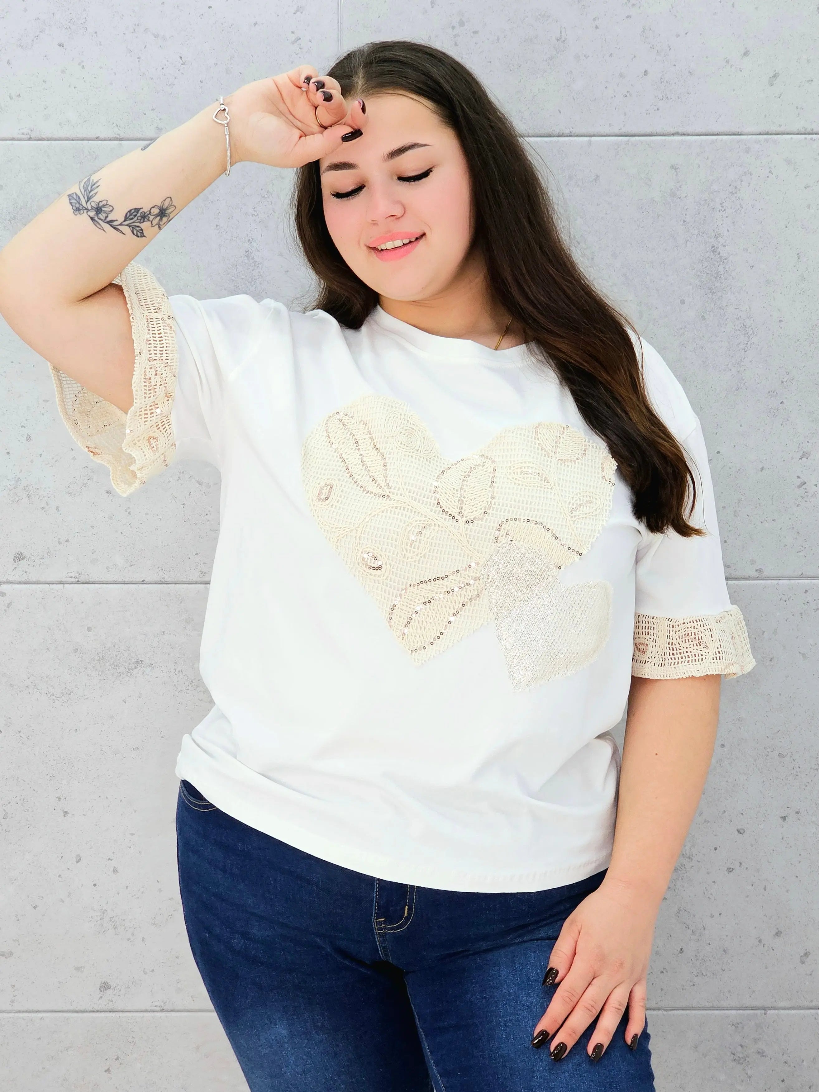 biała bluzka z sercem przodem 