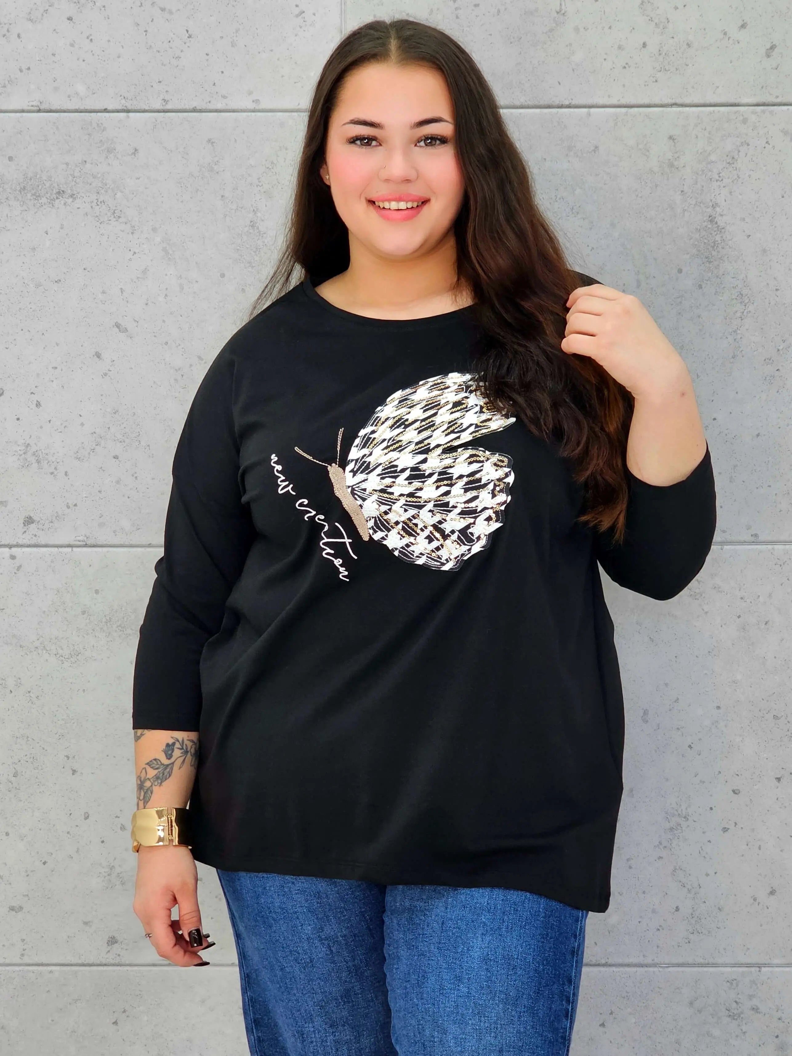 Bluzka z motylem plus size StylowaXL – kobiecy akcent w modnym wydaniu - Stylowa XL