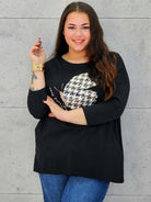 Bluzka z motylem plus size StylowaXL – kobiecy akcent w modnym wydaniu - Stylowa XL