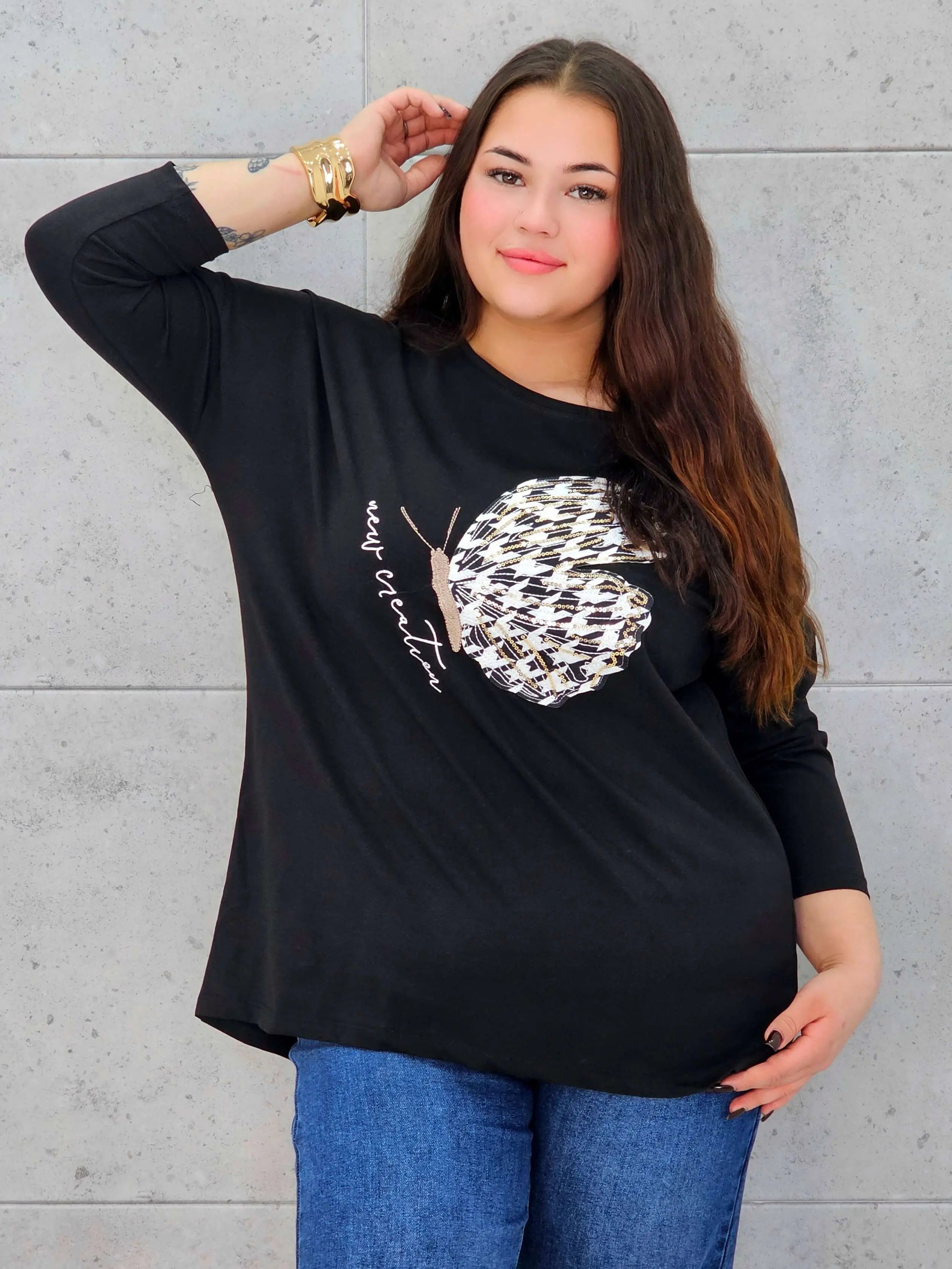 Bluzka z motylem plus size StylowaXL – kobiecy akcent w modnym wydaniu - Stylowa XL